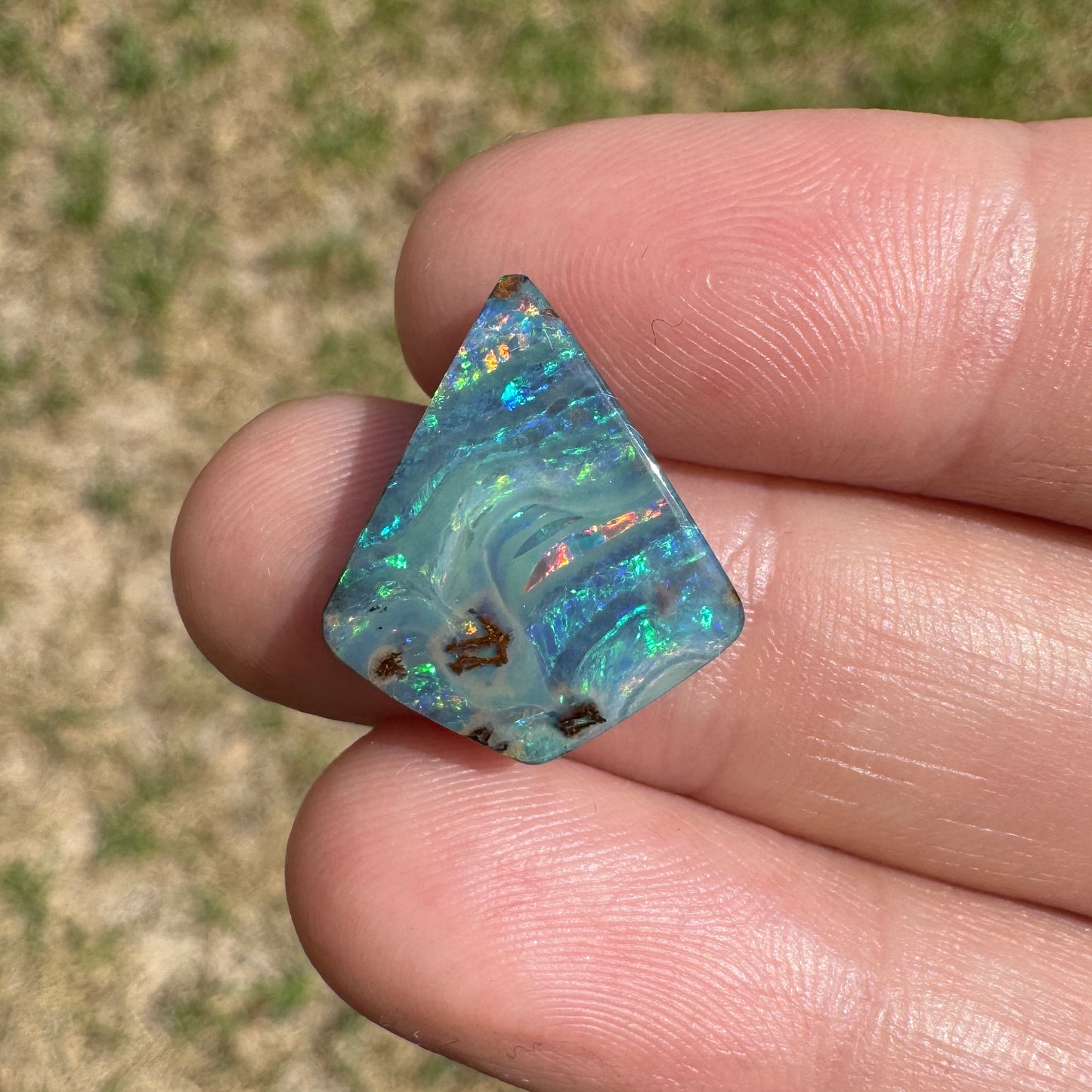 5.27 Ct kite-shaped boulder opal - Broken River Mining