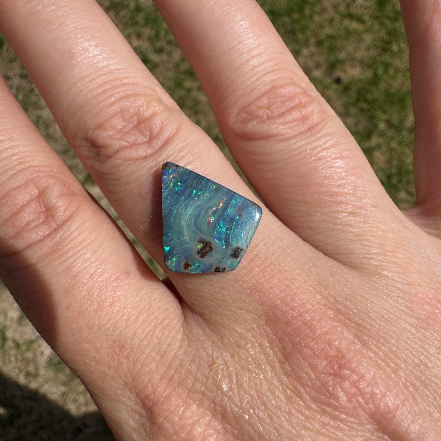 5.27 Ct kite-shaped boulder opal - Broken River Mining