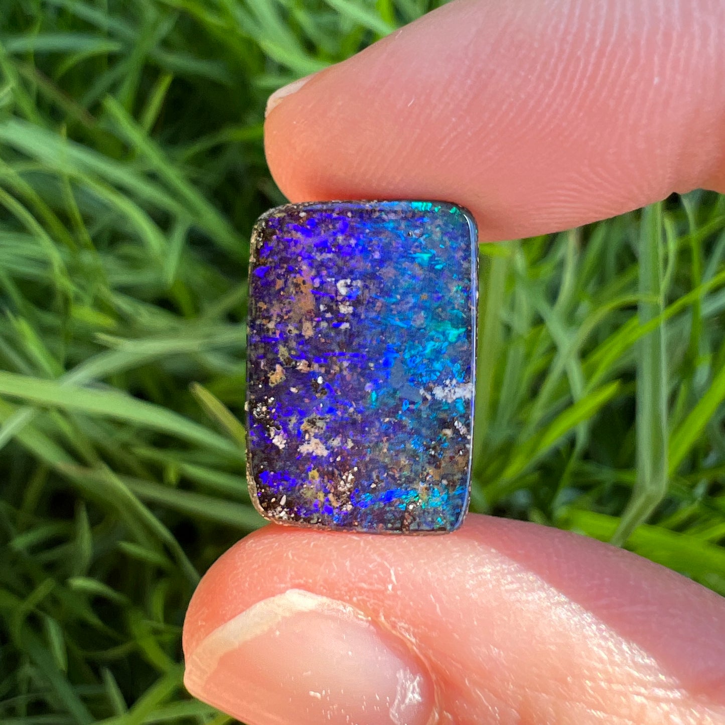 7.54 Ct purple and green boulder opal