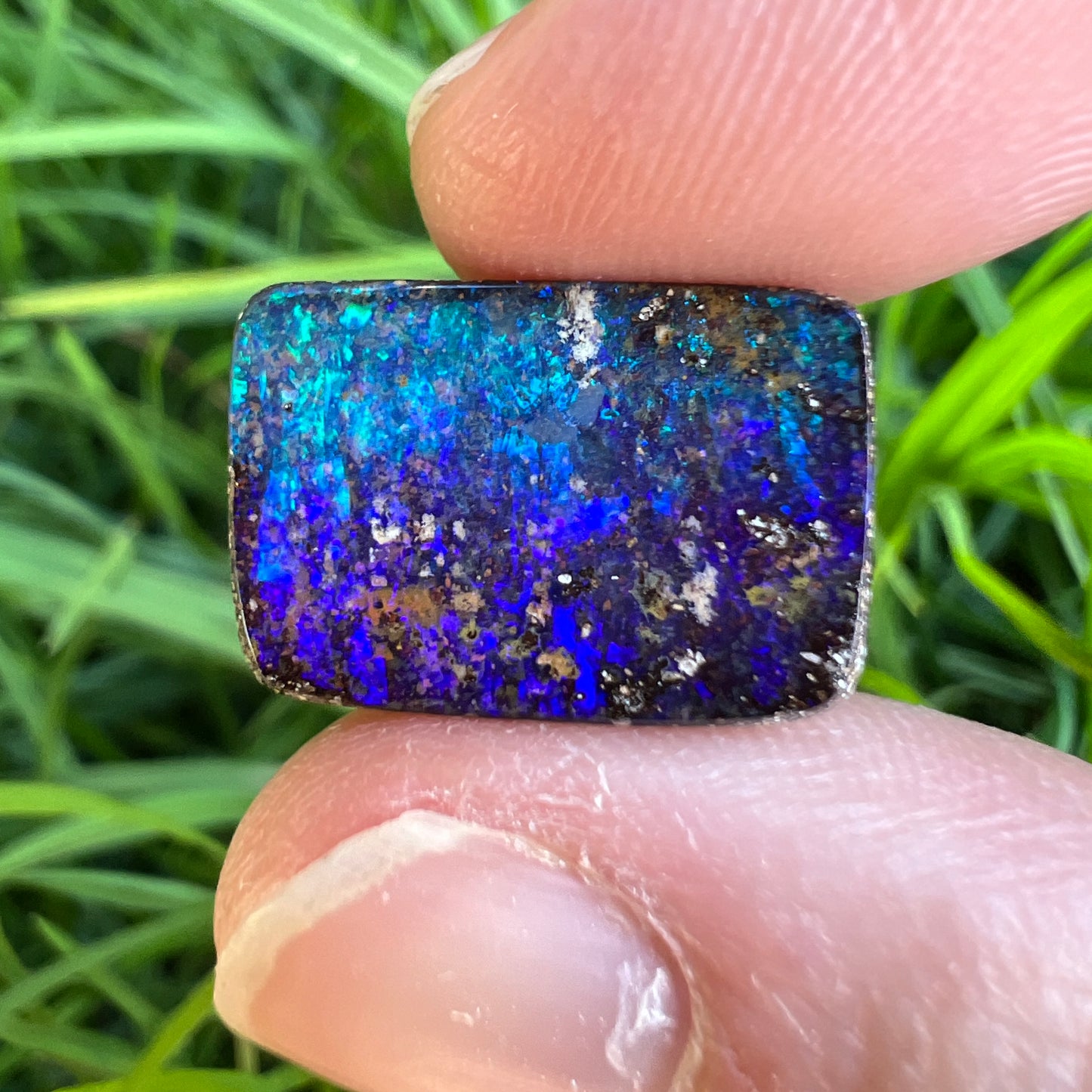 7.54 Ct purple and green boulder opal