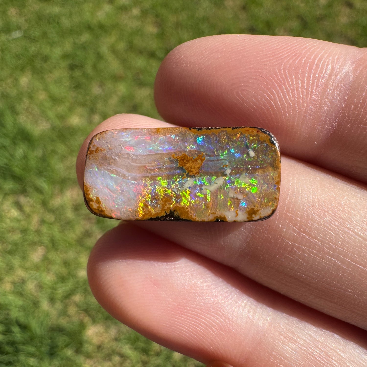 9.62 Ct unusual rainbow boulder opal - Broken River Mining