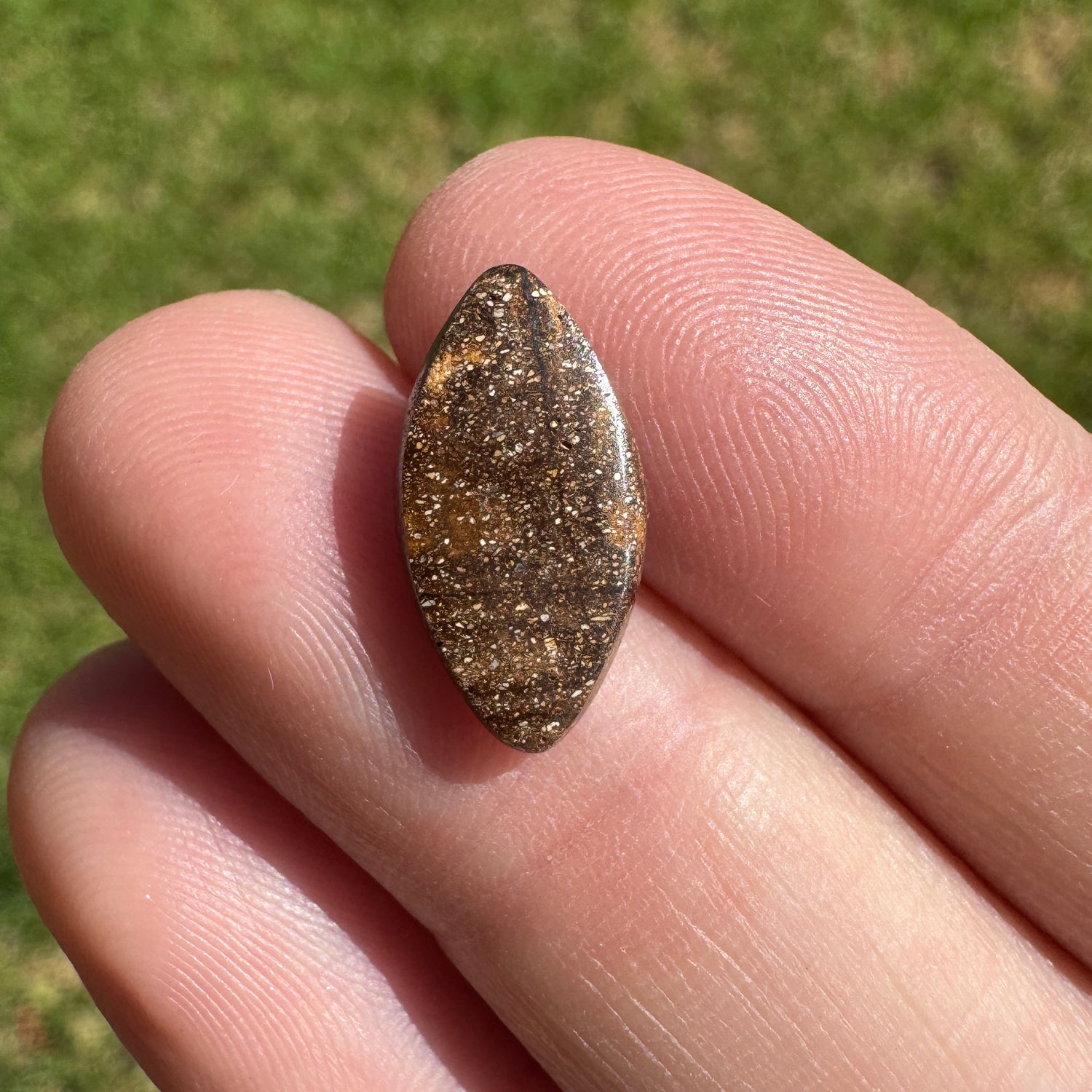 2.88 Ct striped boulder opal - Broken River Mining