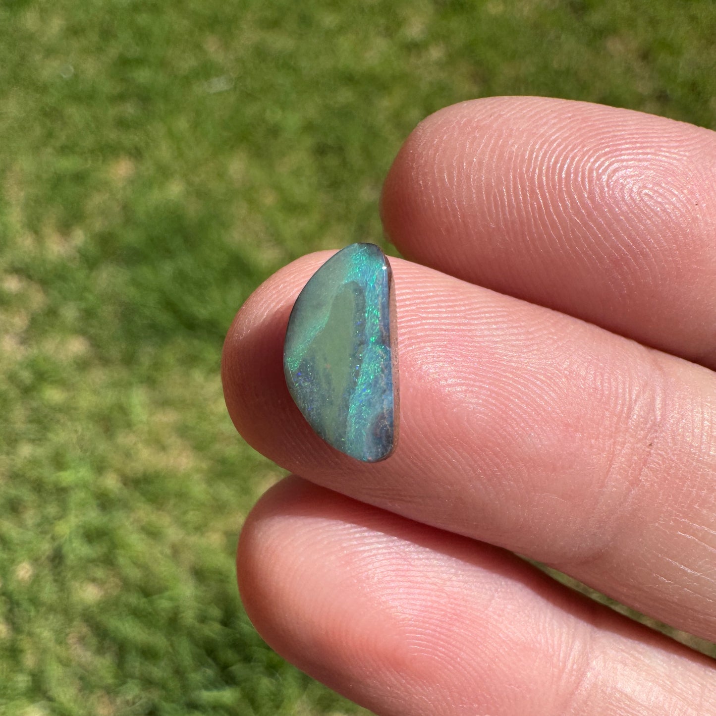 1.77 Ct small boulder opal - Broken River Mining