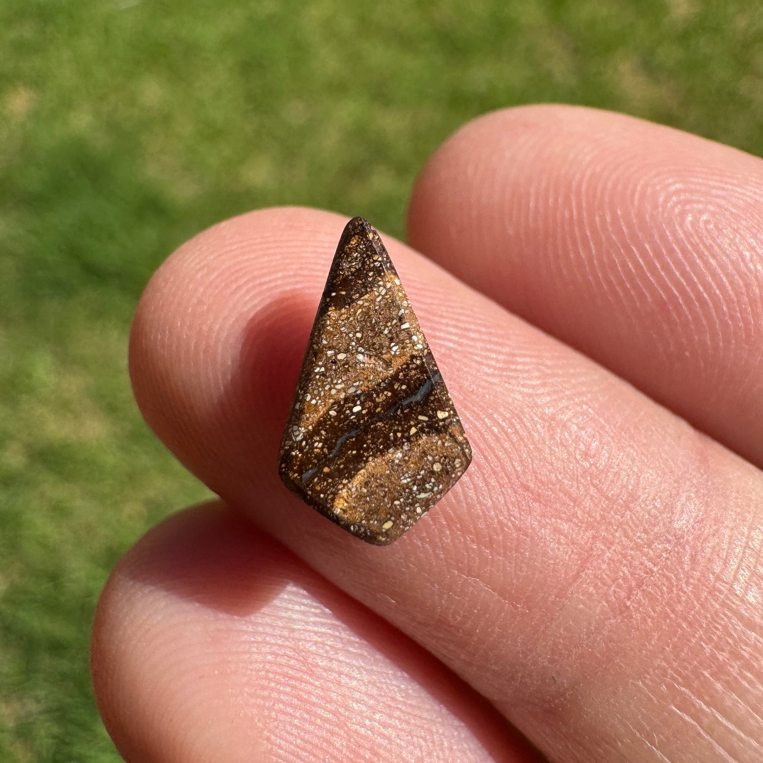 1.87 Ct small boulder opal - Broken River Mining