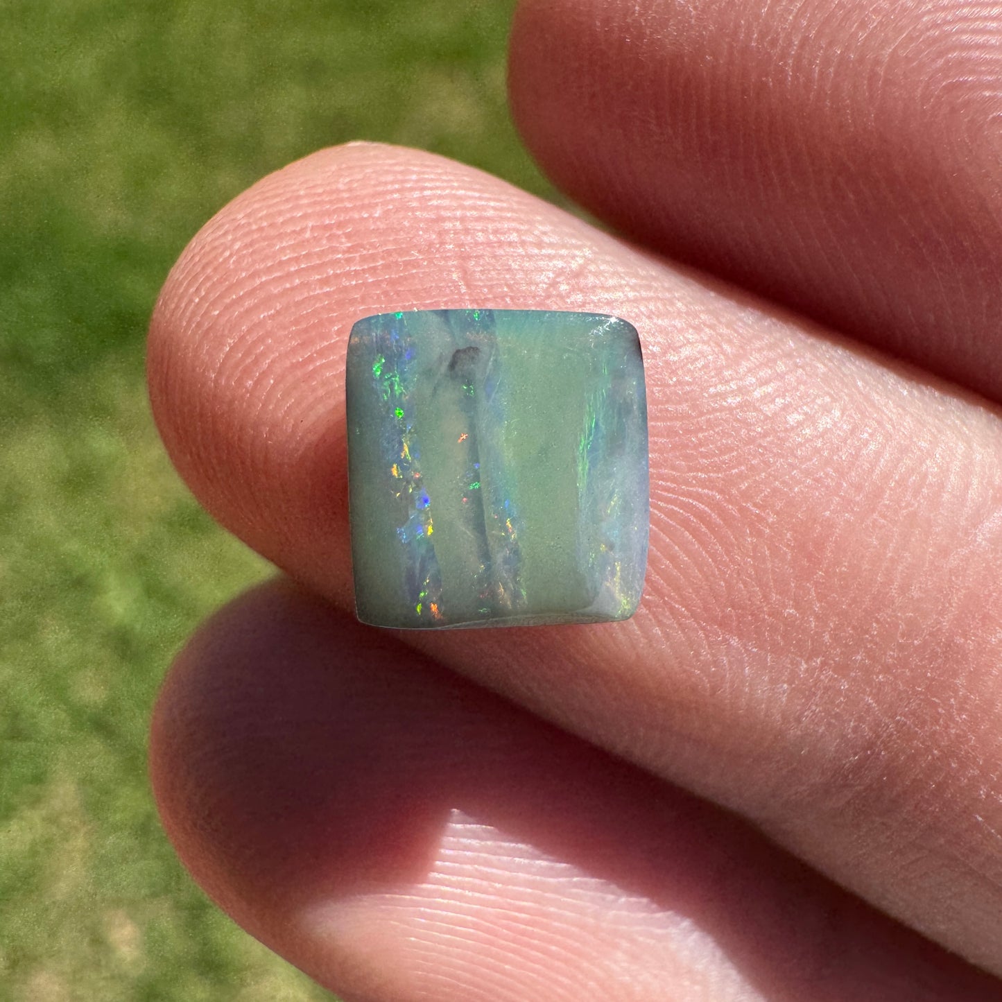 1.66 Ct small boulder opal - Broken River Mining