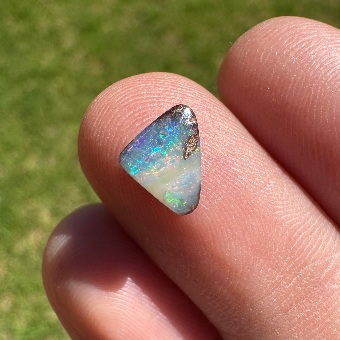 0.77 Ct extra small boulder opal - Broken River Mining