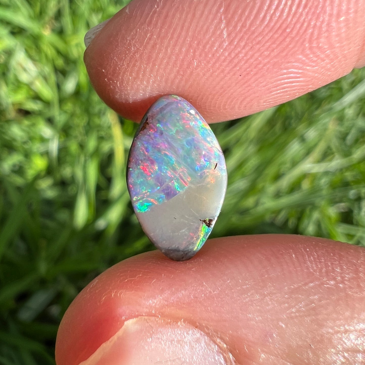 2.72 Ct rainbow boulder opal