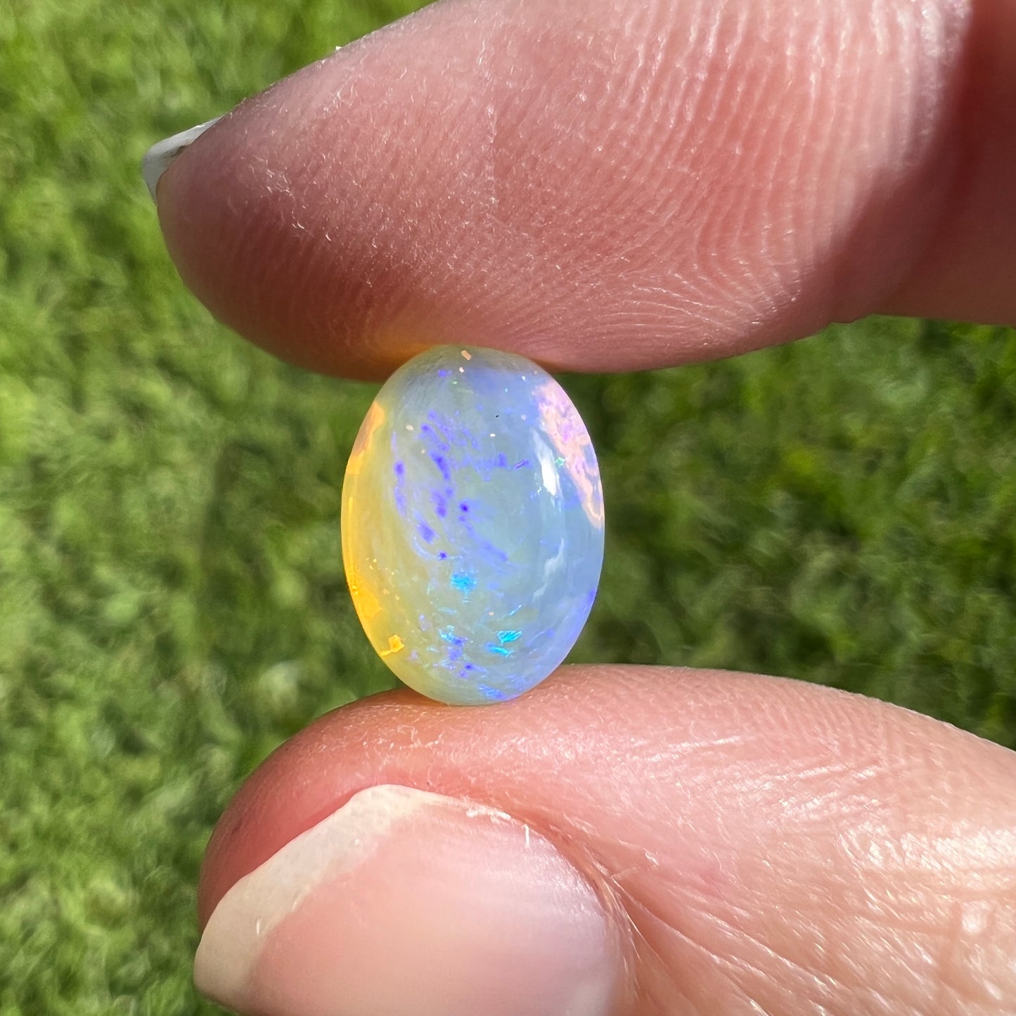 2.84 Ct small crystal opal