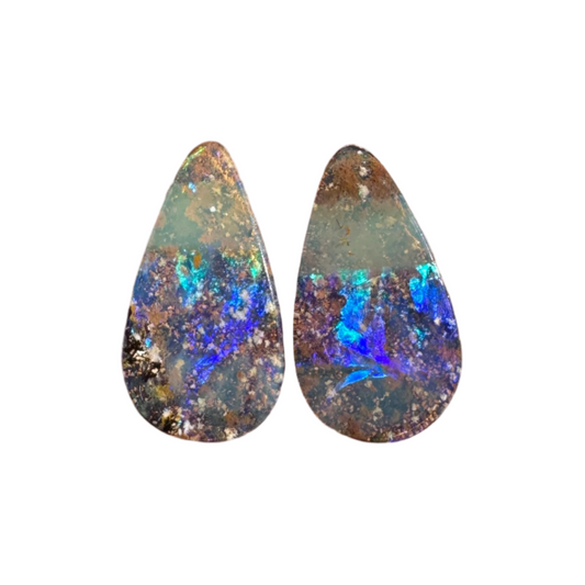 4.47 Ct teardrop boulder opals