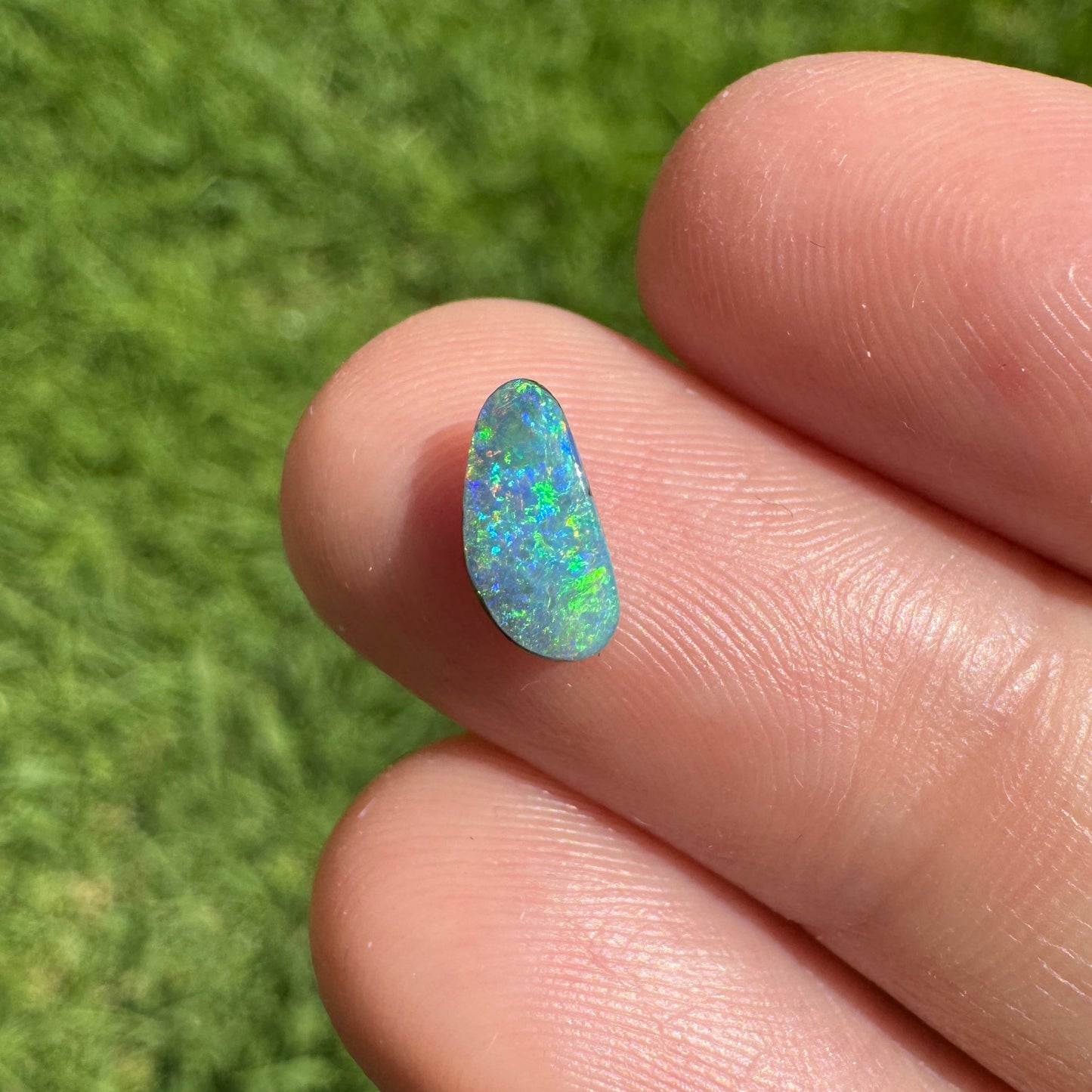 0.91 Ct two piece boulder opal set