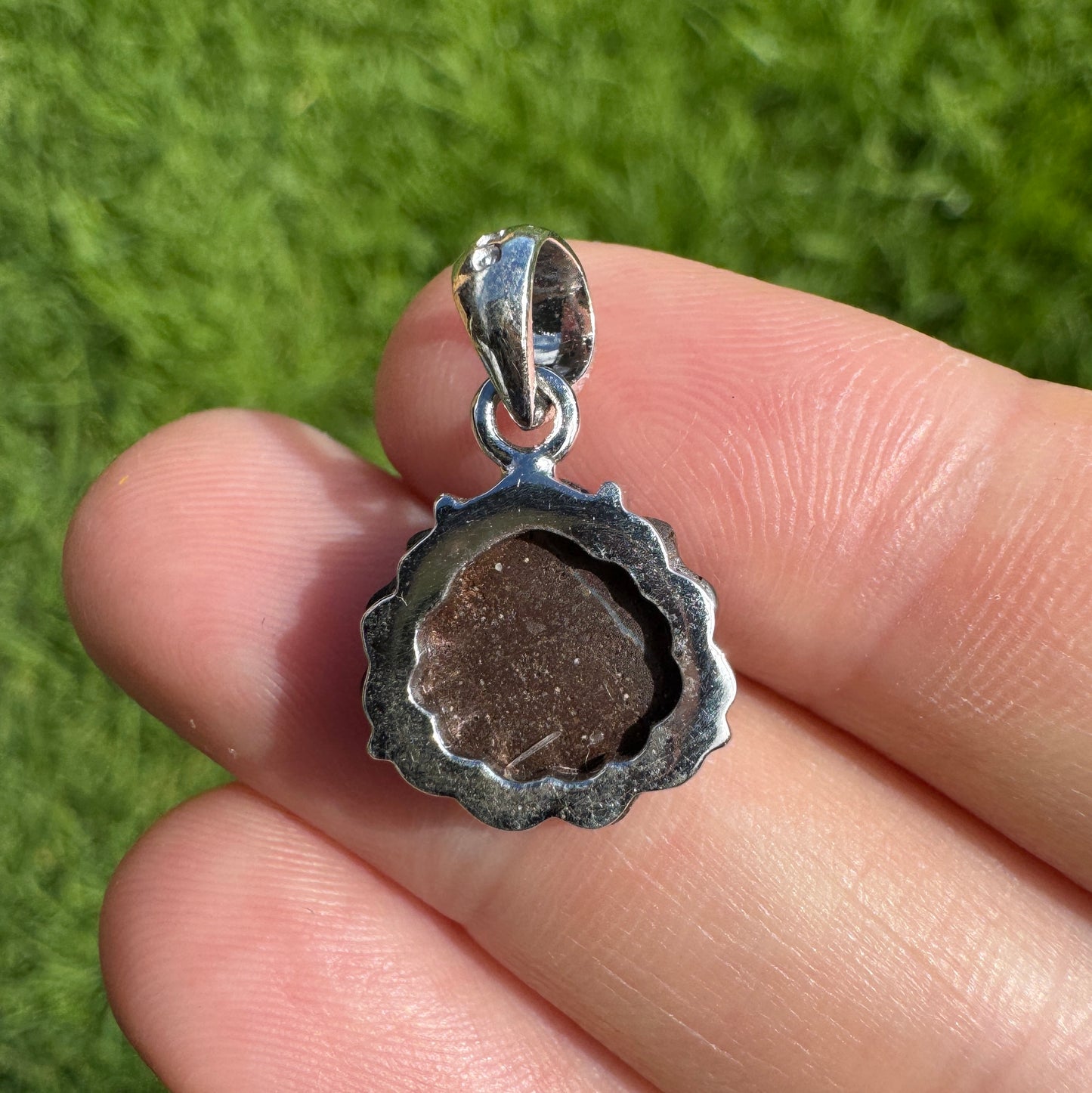 Small fan shell boulder opal pendant (No. 09)