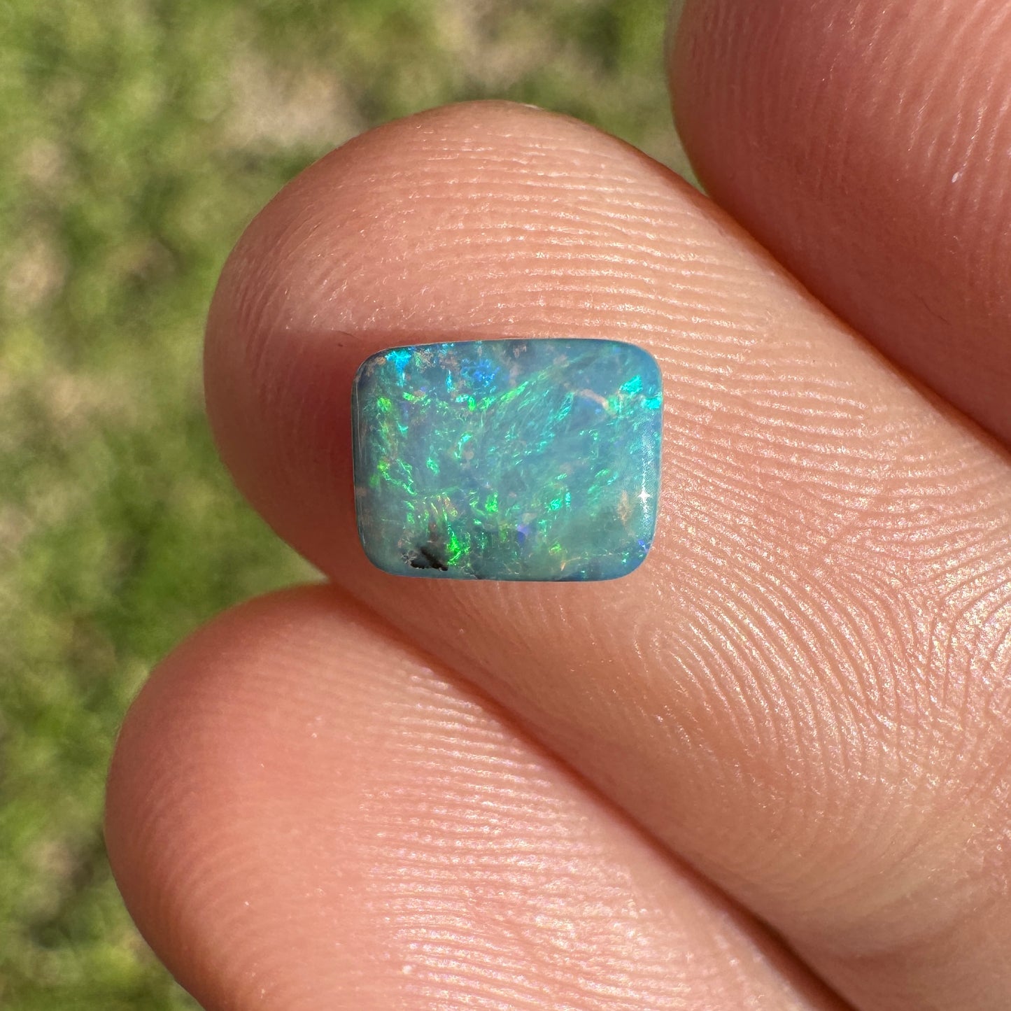 0.75 Ct extra small boulder opal