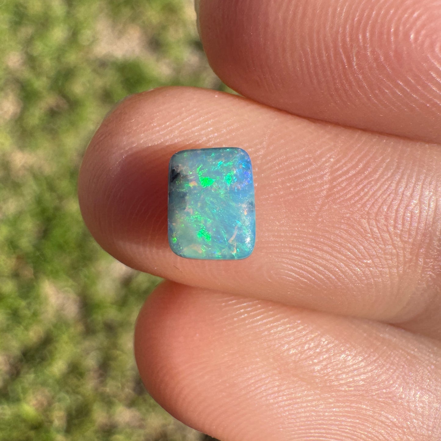 0.75 Ct extra small boulder opal