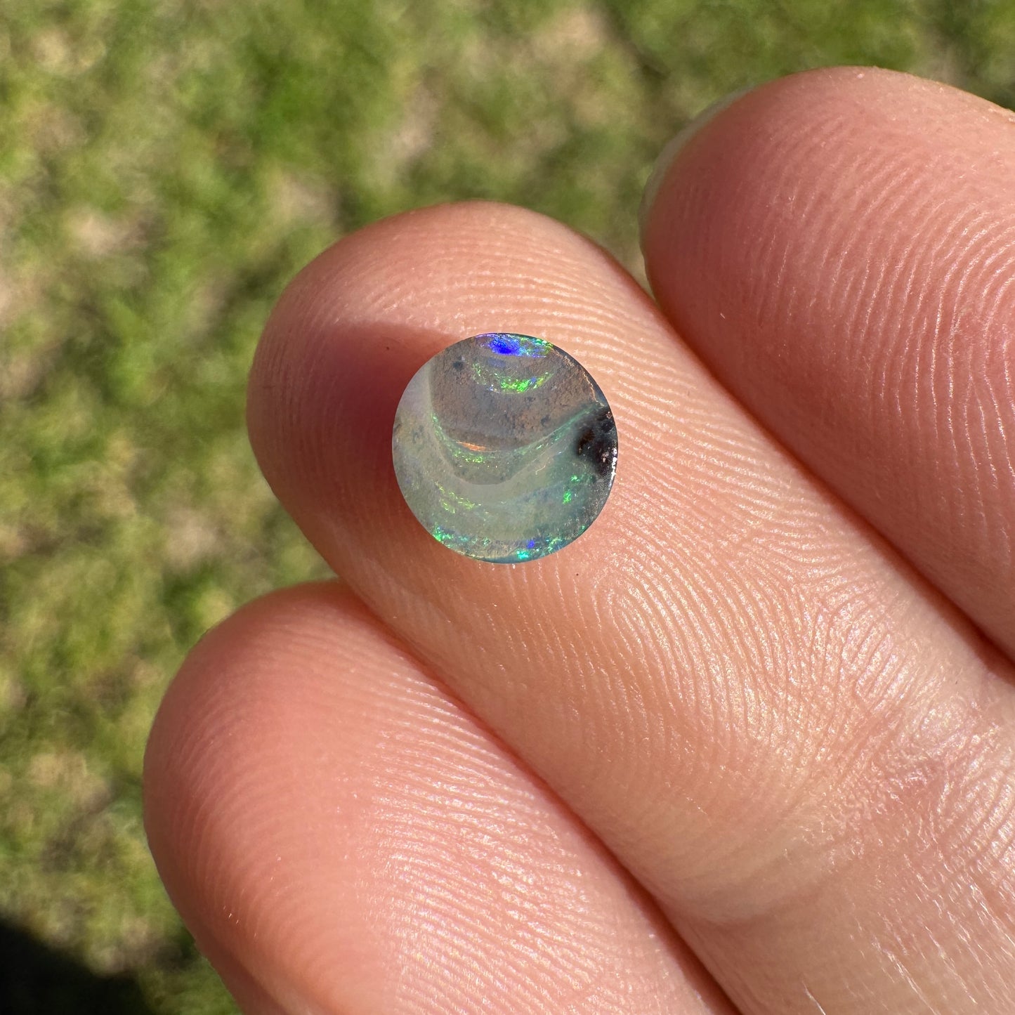 0.72 Ct extra small boulder opal