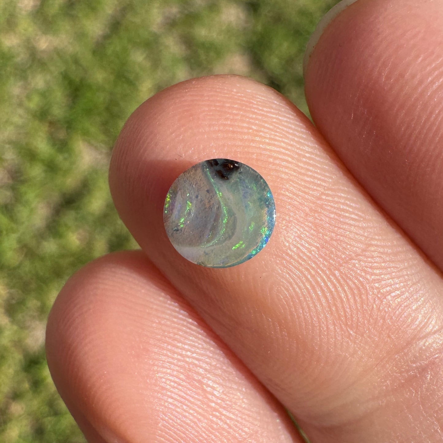 0.72 Ct extra small boulder opal
