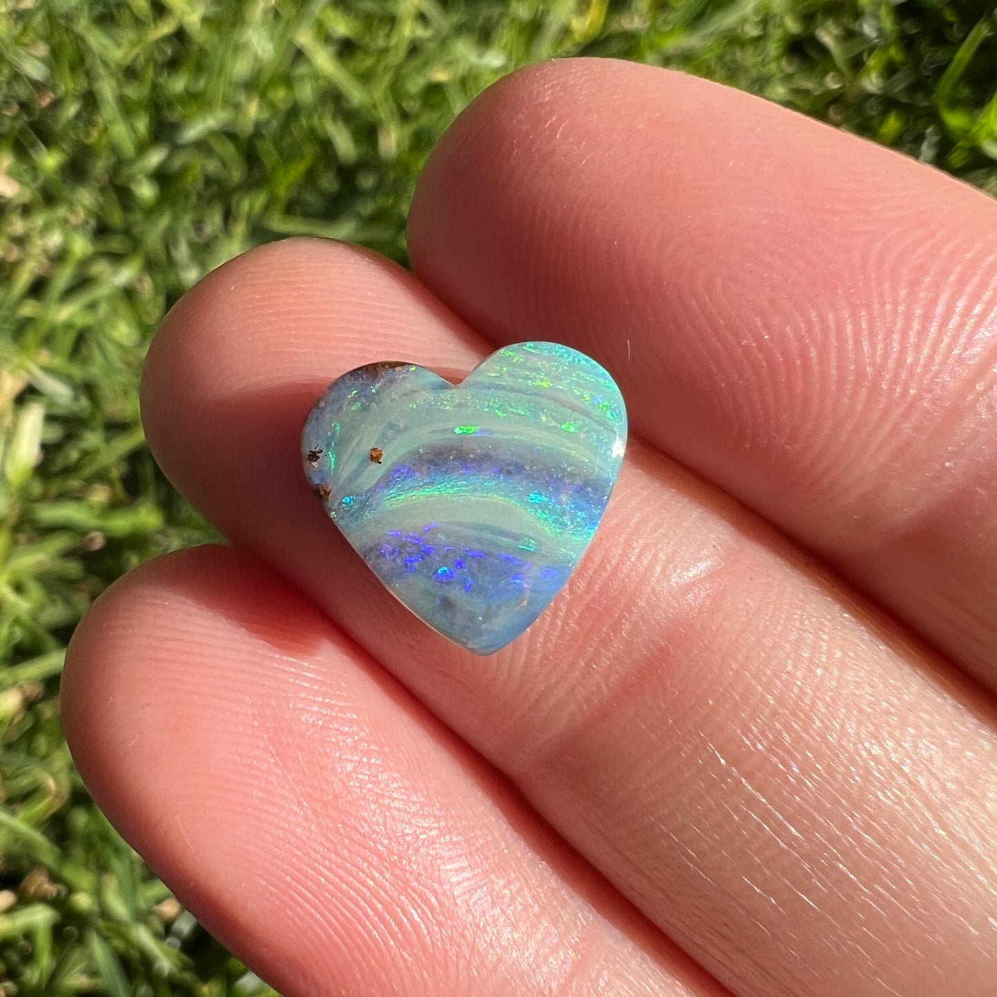 2.63 Ct wavy heart boulder opal