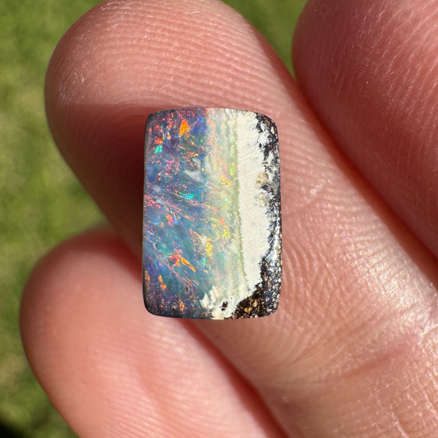 1.87 Ct 'rainbow horizon' small boulder opal