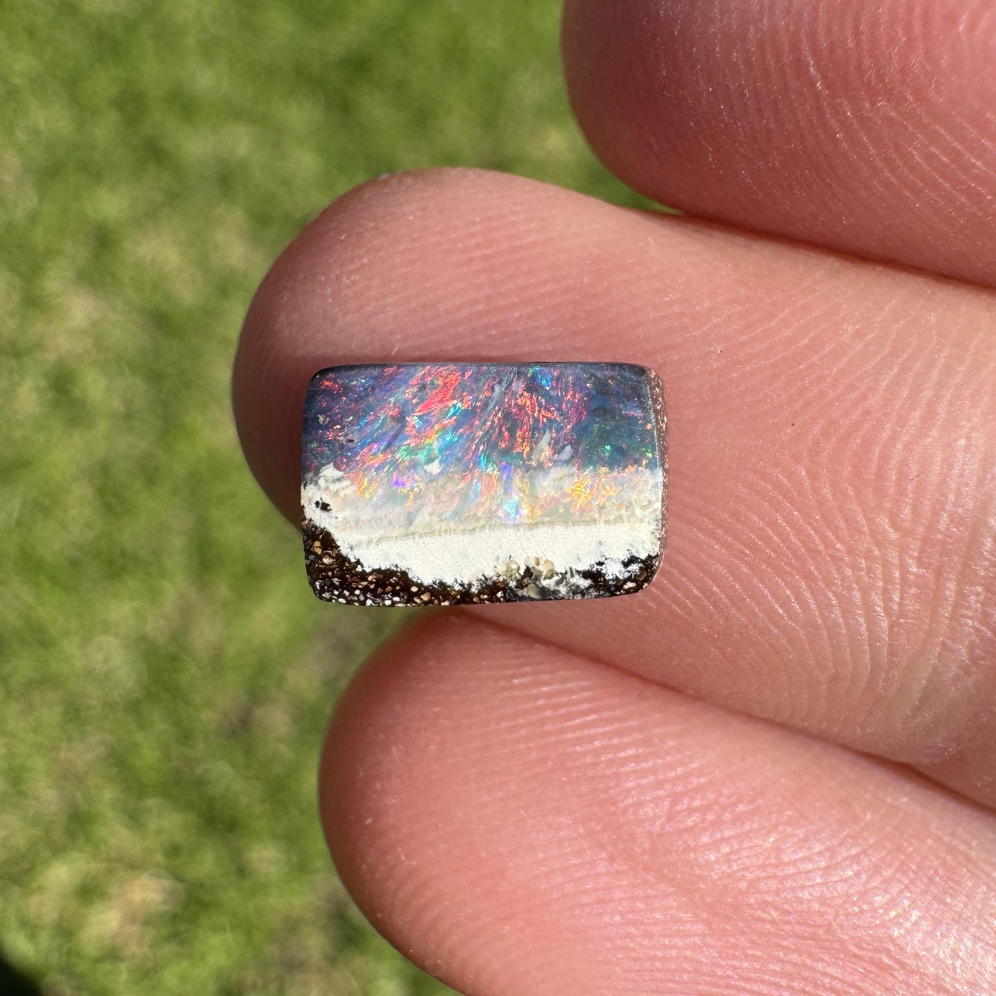 1.87 Ct 'rainbow horizon' small boulder opal