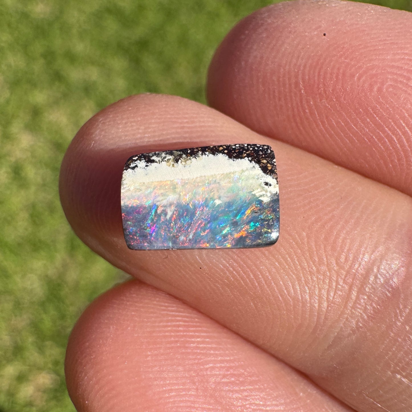 1.87 Ct 'rainbow horizon' small boulder opal