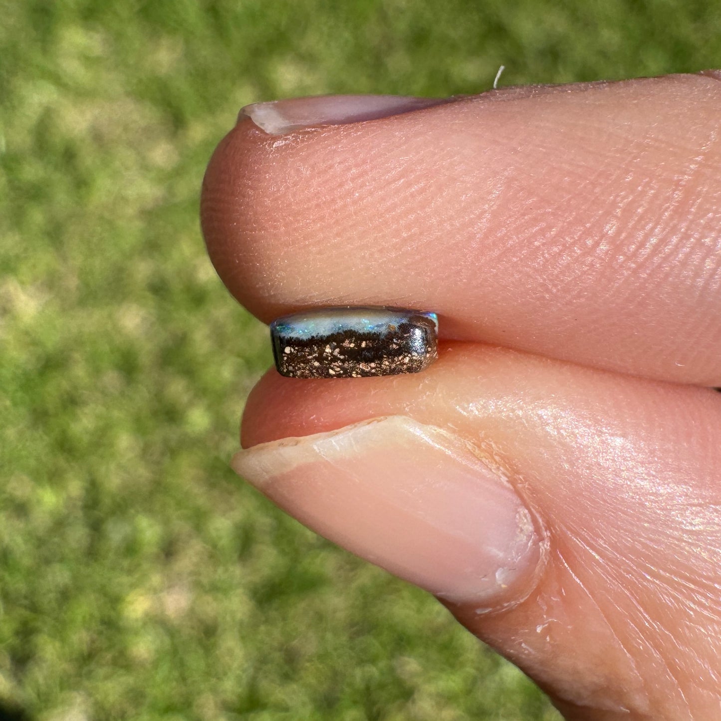 0.93 Ct extra small boulder opal