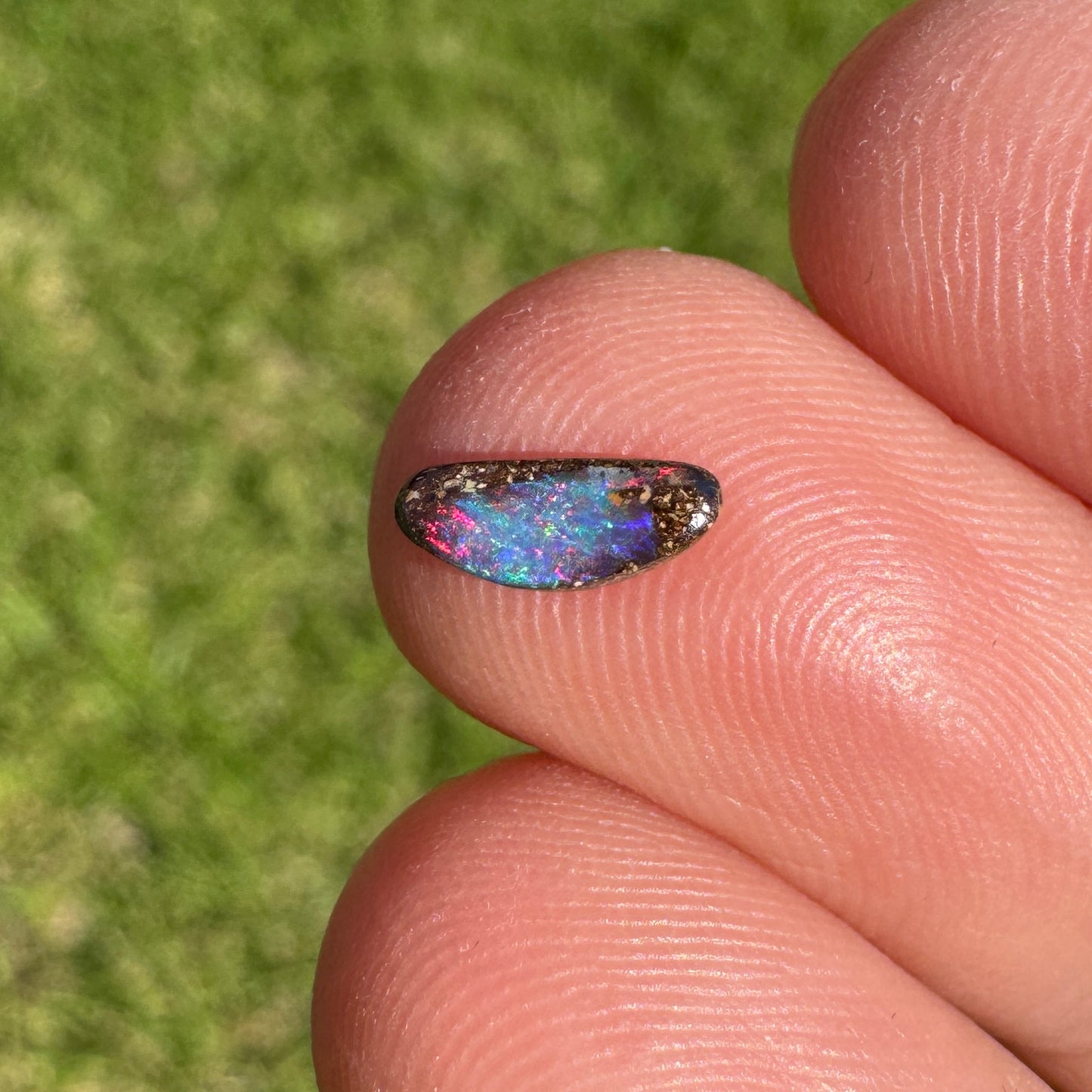 0.31 Ct extra small red boulder opal