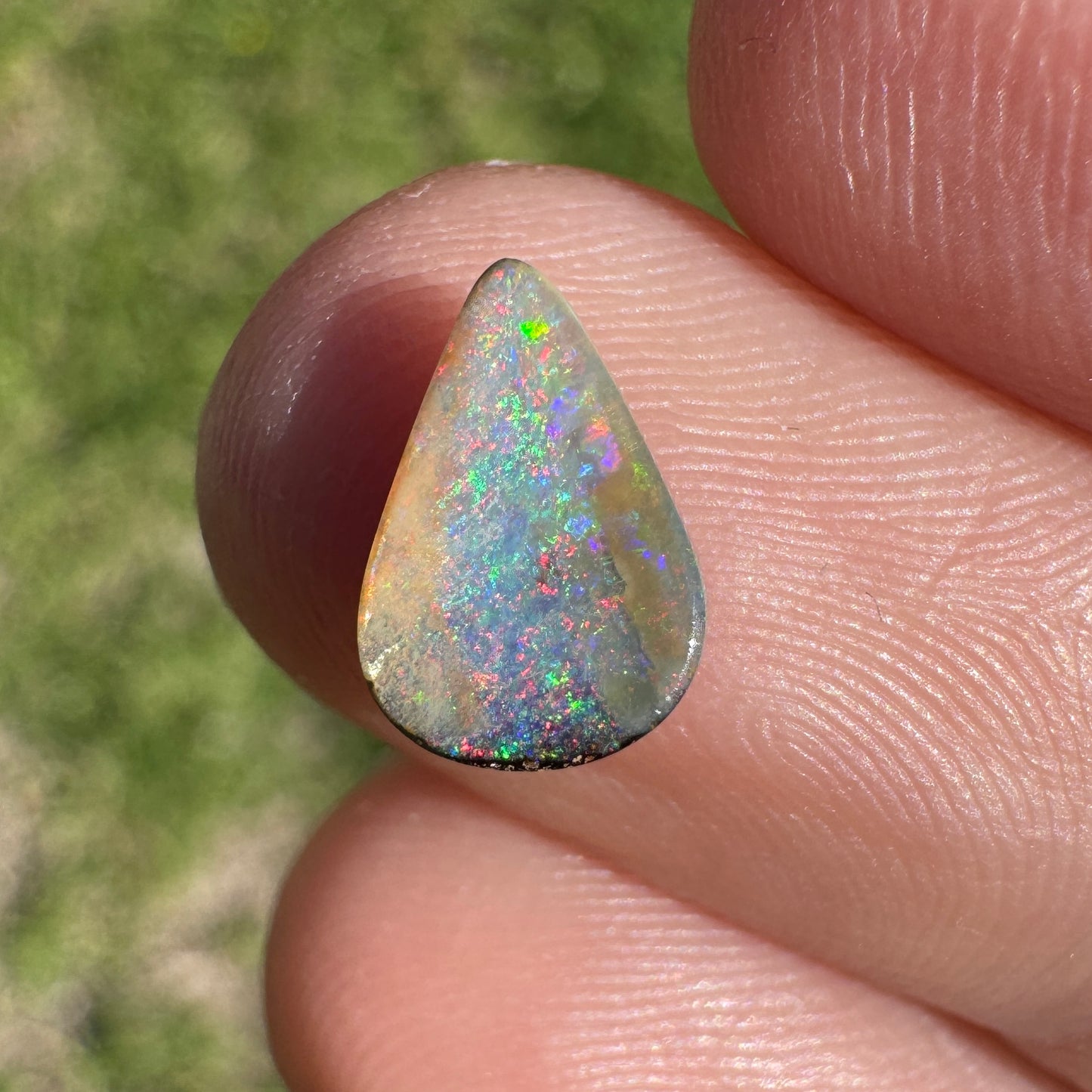 0.89 Ct small boulder opal
