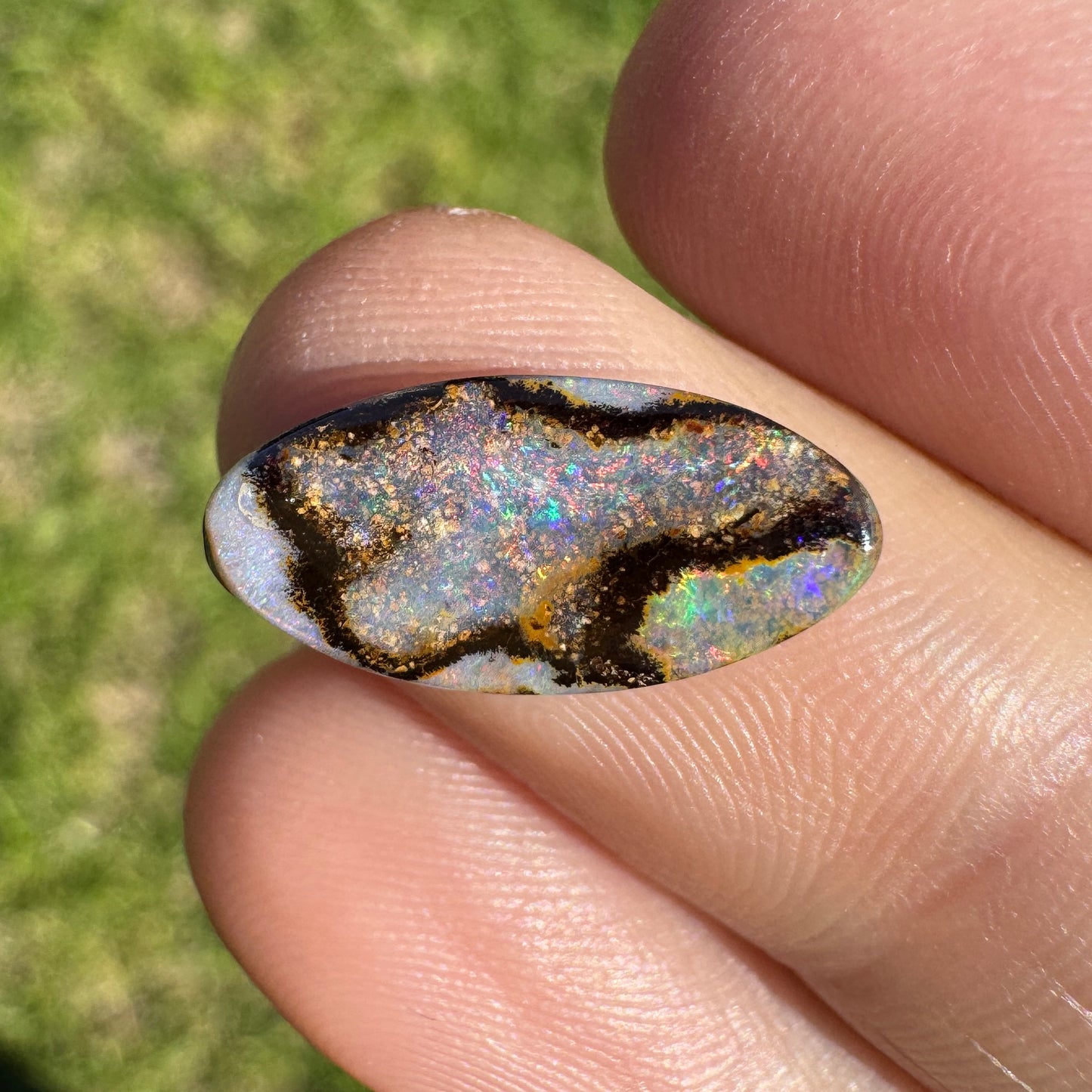 2.89 Ct oval boulder opal