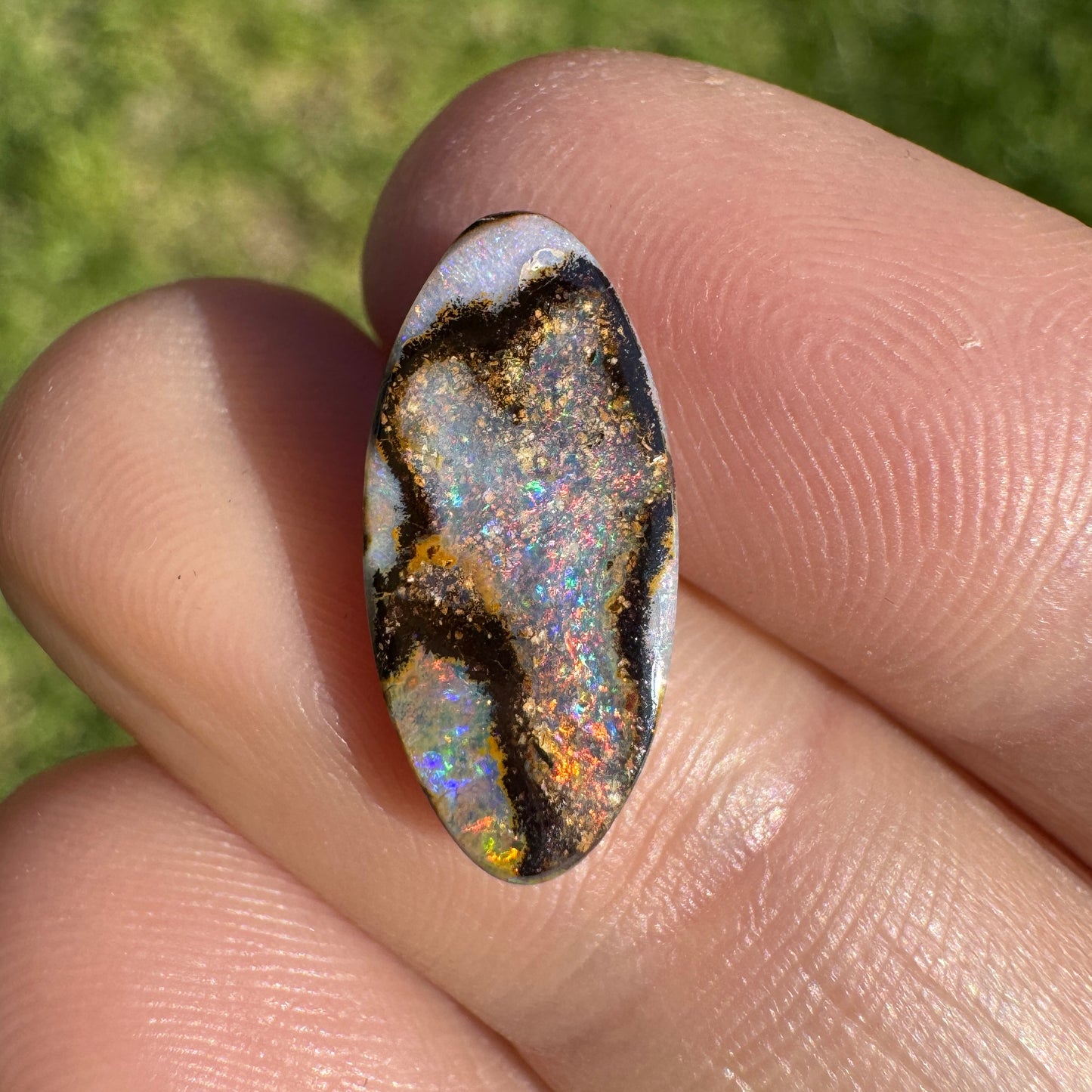 2.89 Ct oval boulder opal