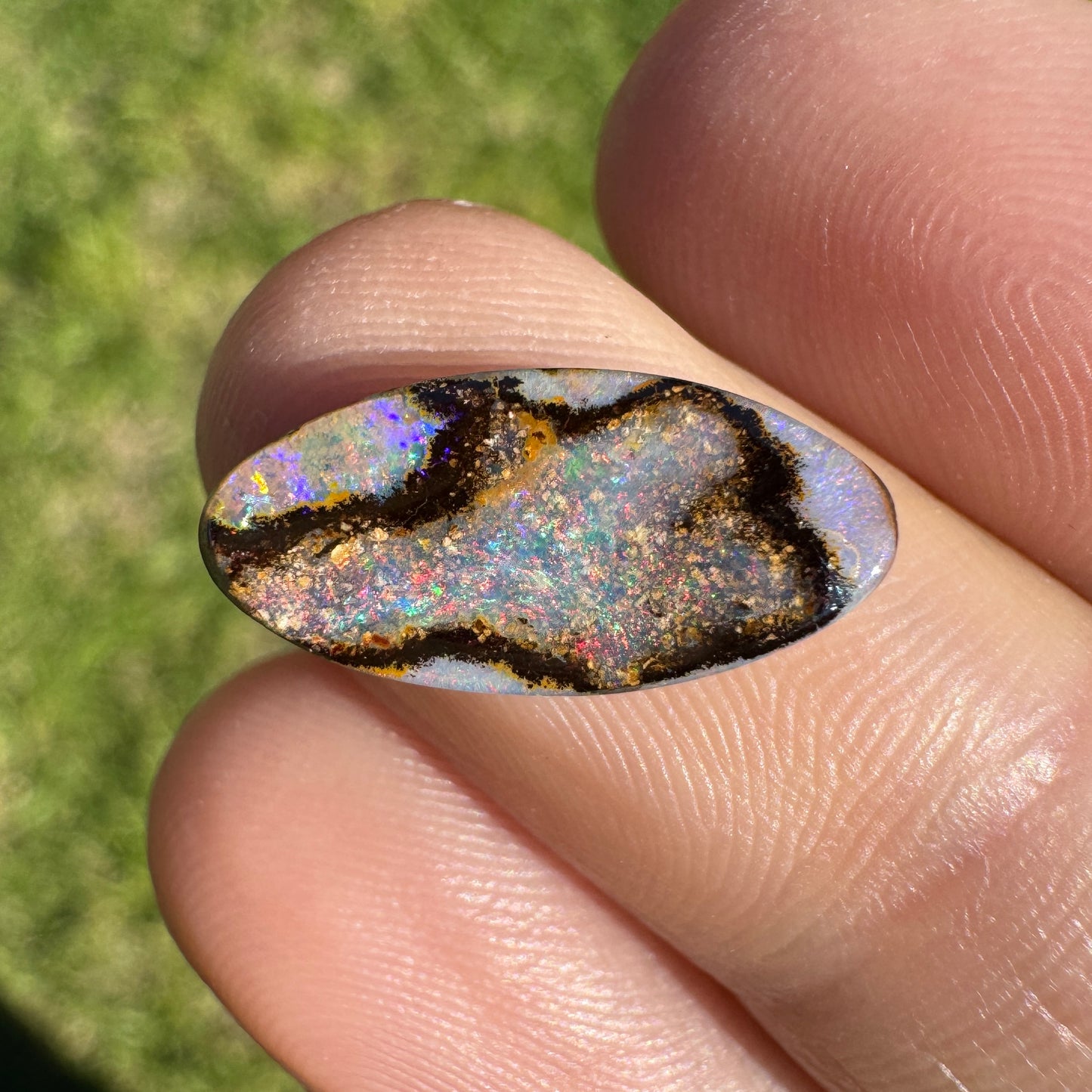 2.89 Ct oval boulder opal