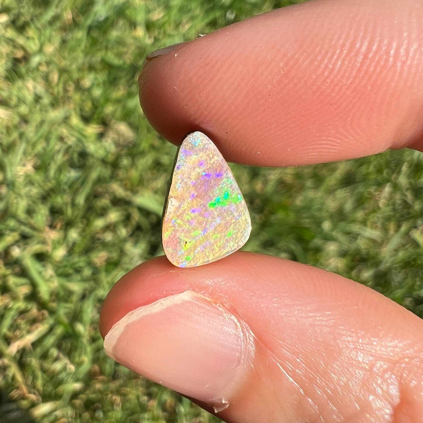 2.35 Ct small boulder opal