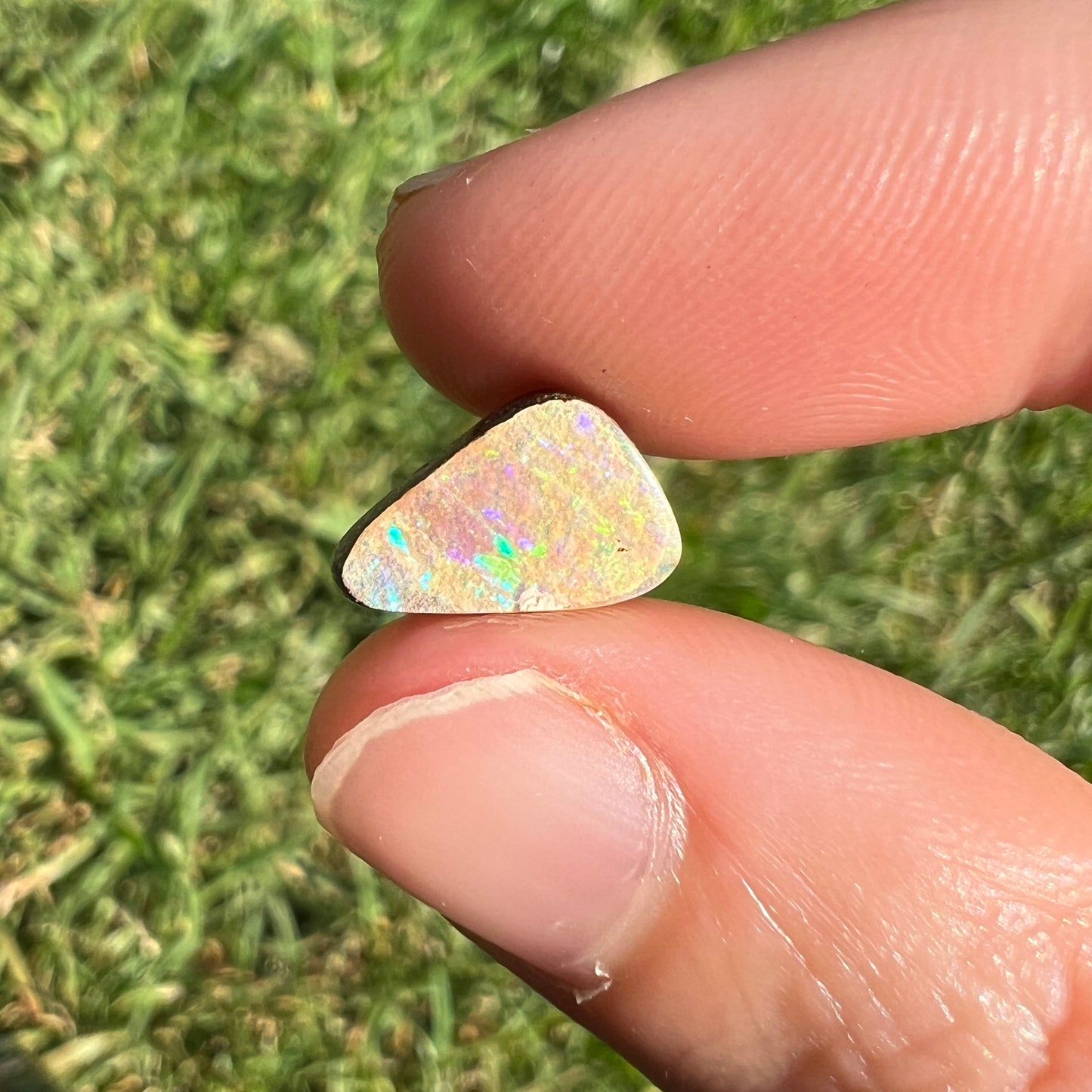 2.35 Ct small boulder opal