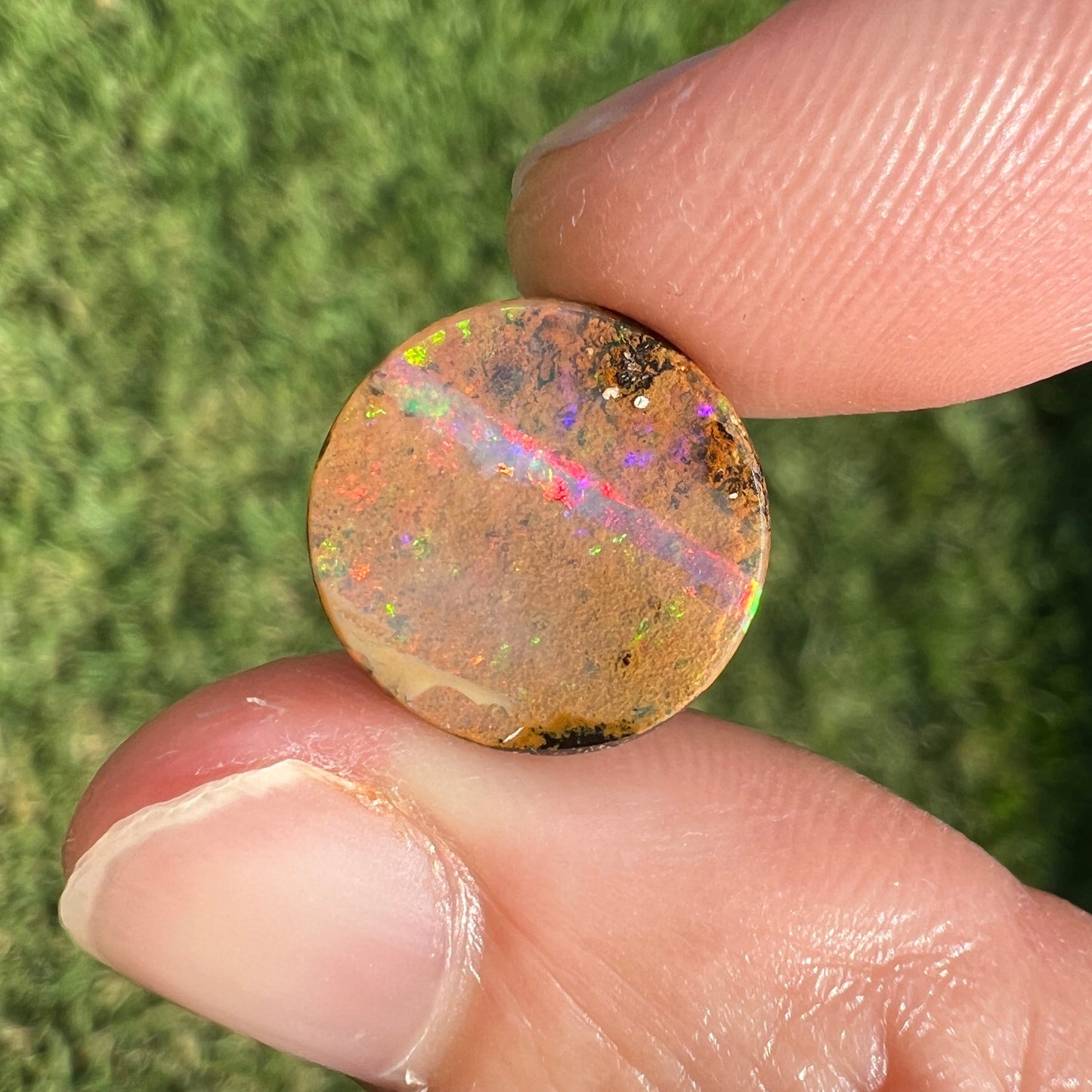 5.77 Ct circle boulder opal