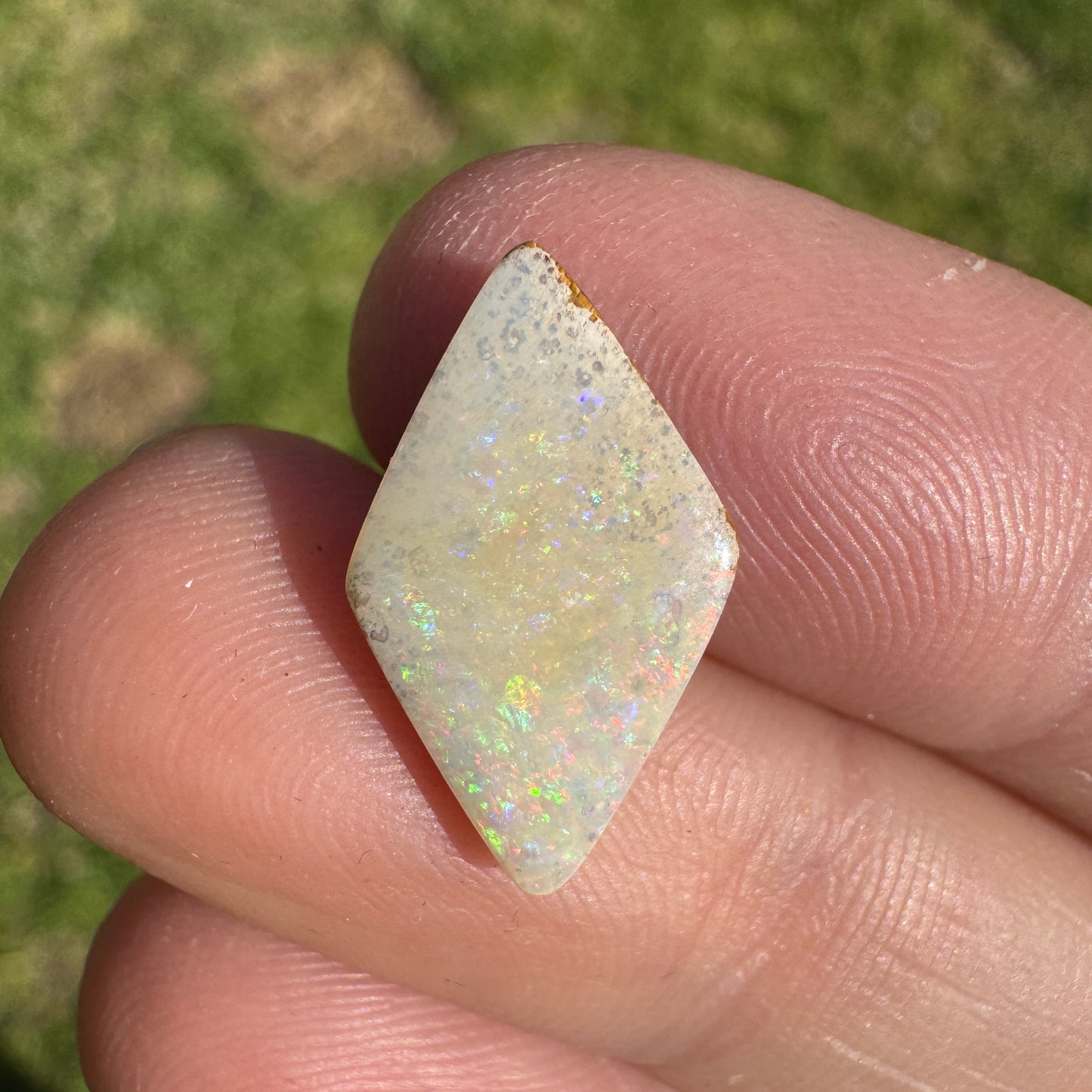 3.70 Ct white boulder opal