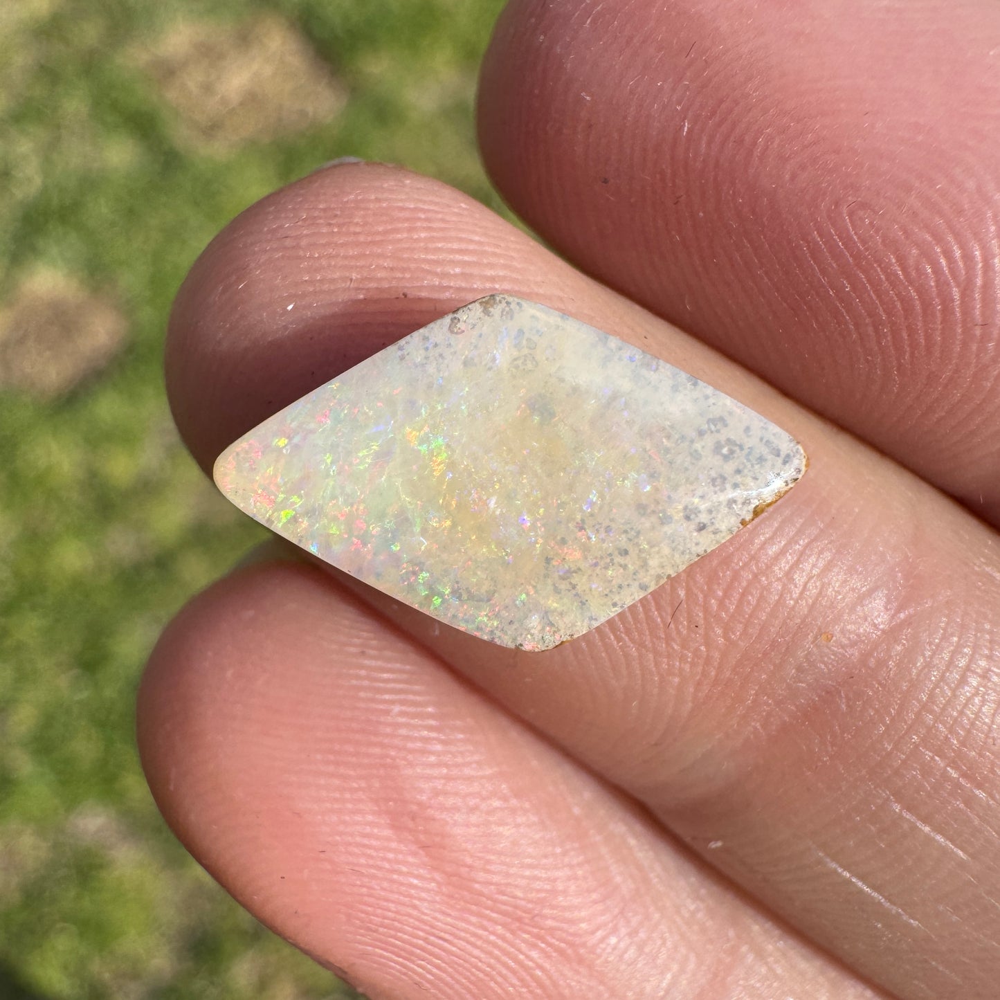 3.70 Ct white boulder opal
