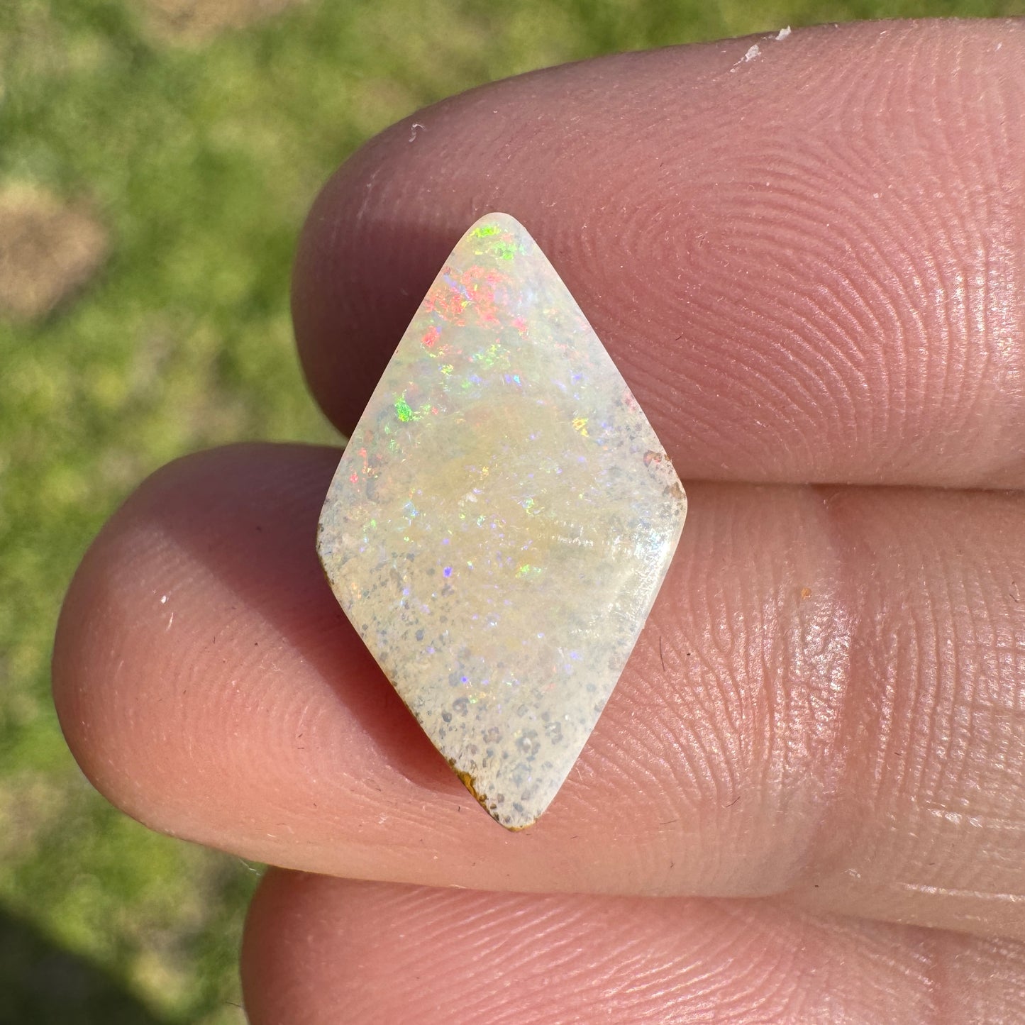 3.70 Ct white boulder opal