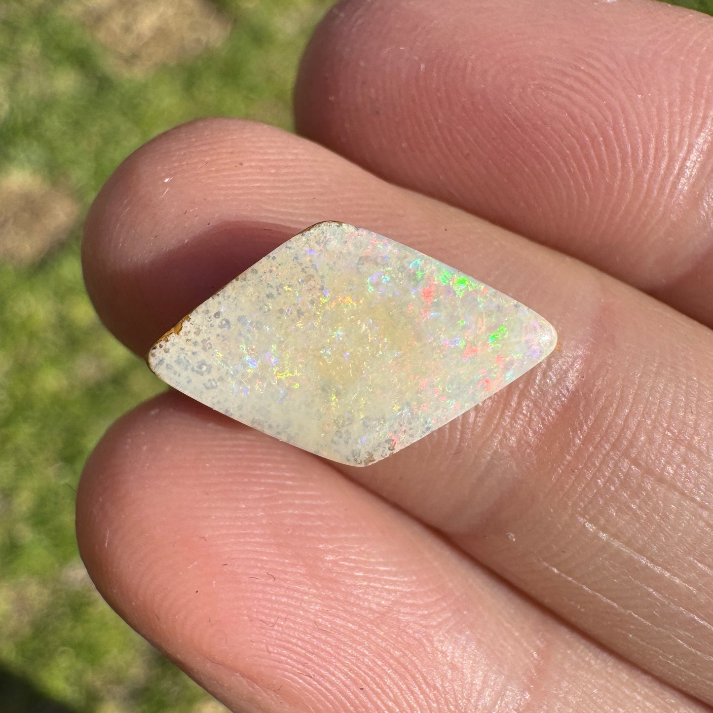 3.70 Ct white boulder opal