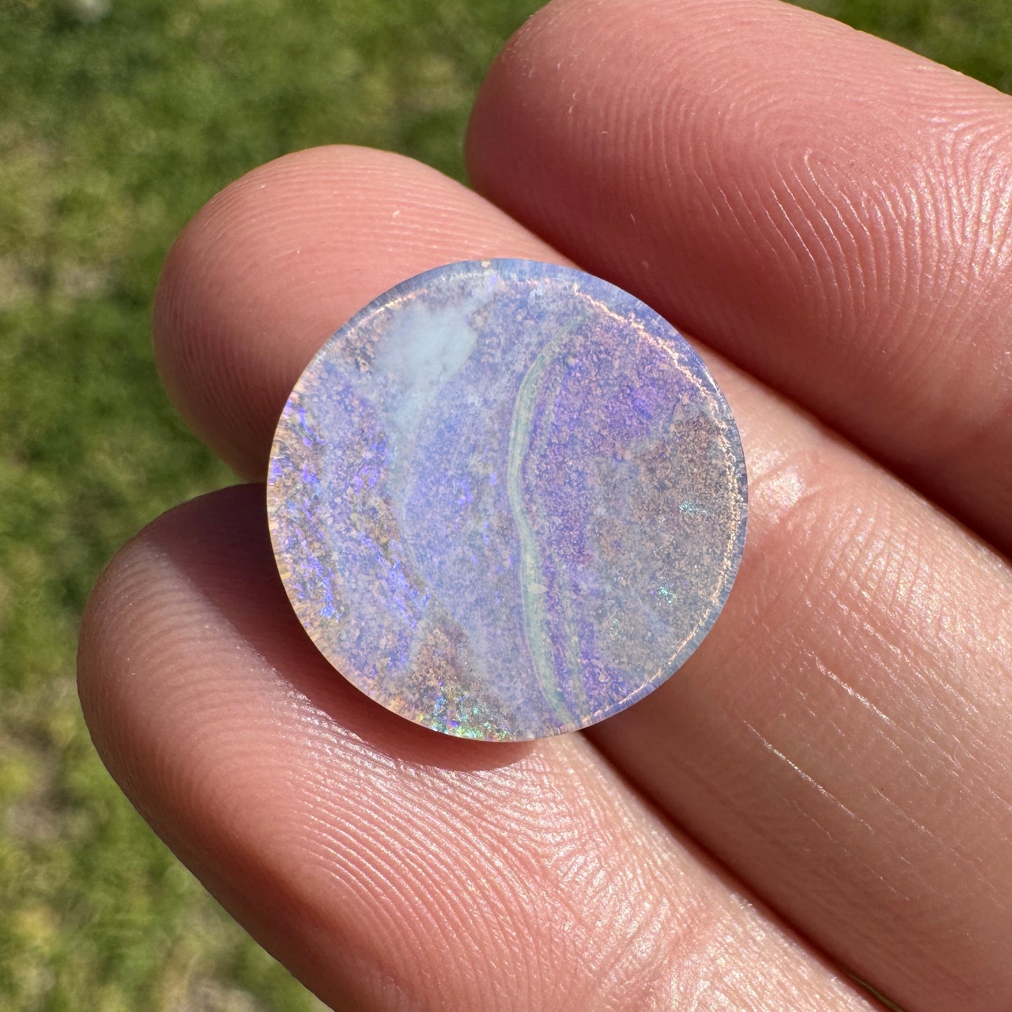 5.61 Ct light purple circle boulder opal