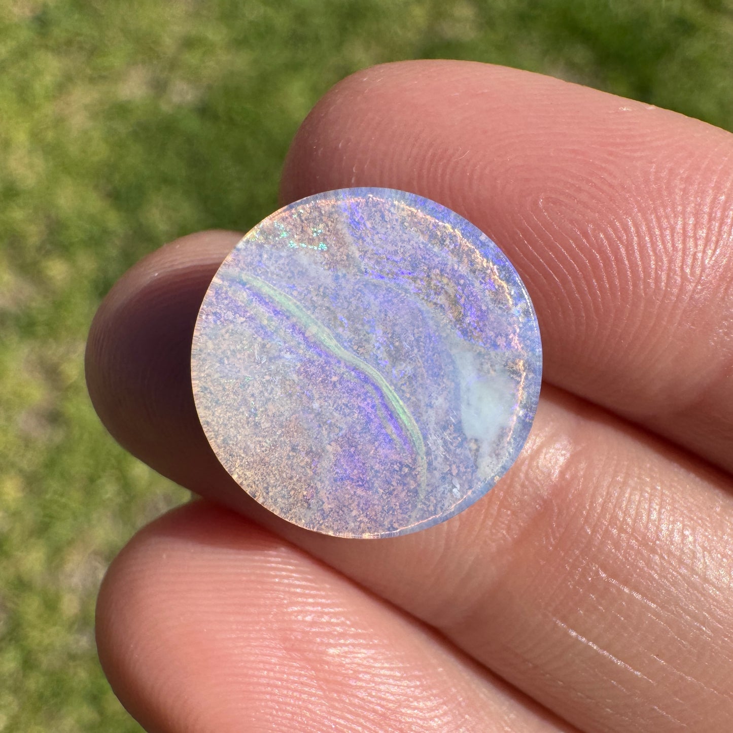 5.61 Ct light purple circle boulder opal