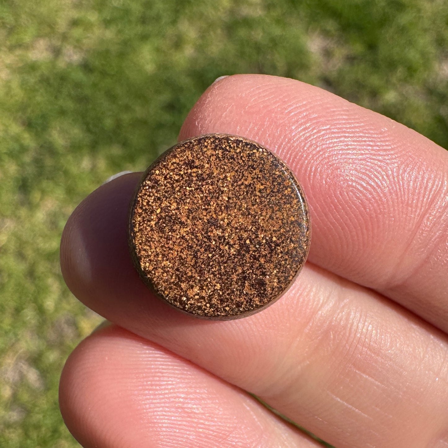 5.61 Ct light purple circle boulder opal