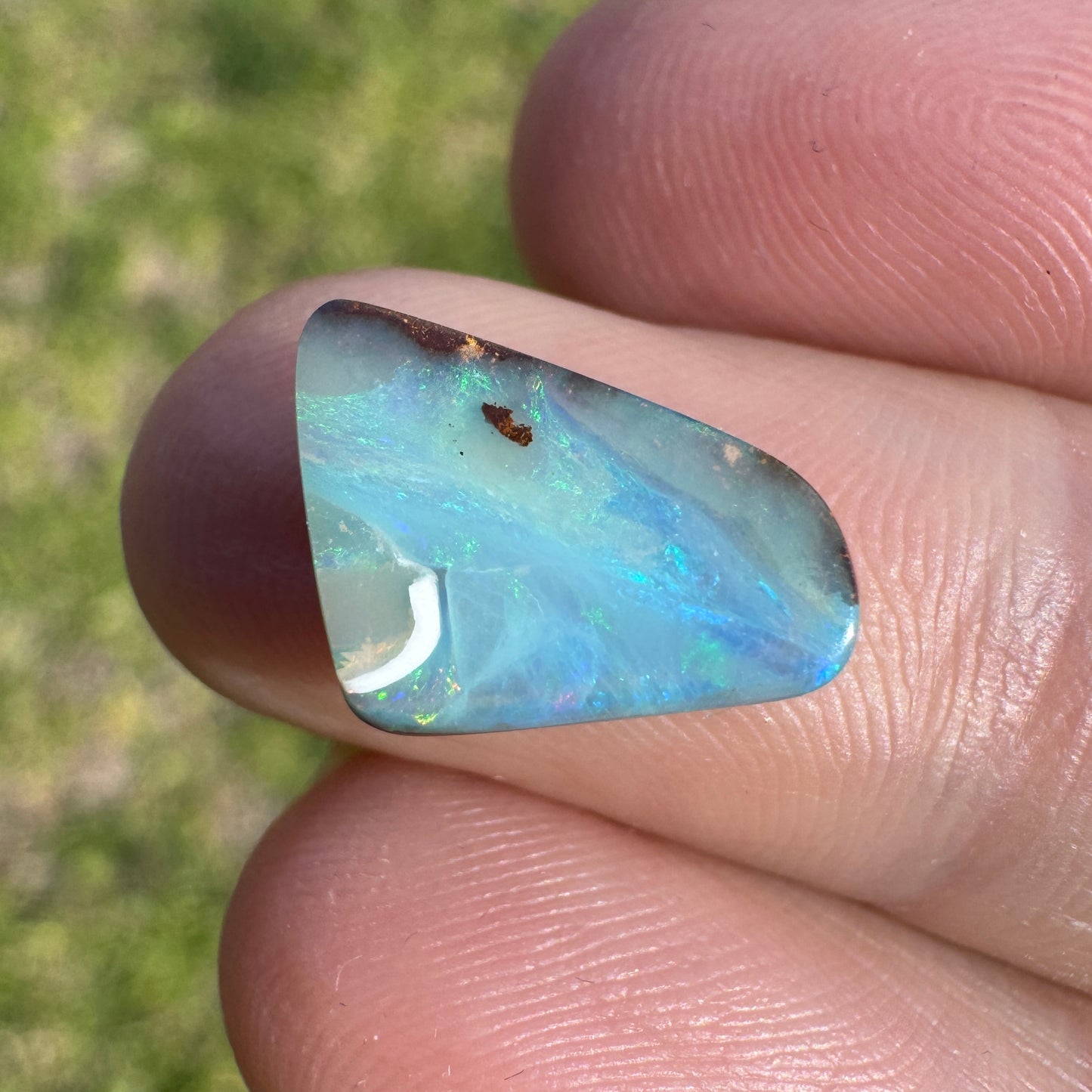 3.17 Ct small boulder opal
