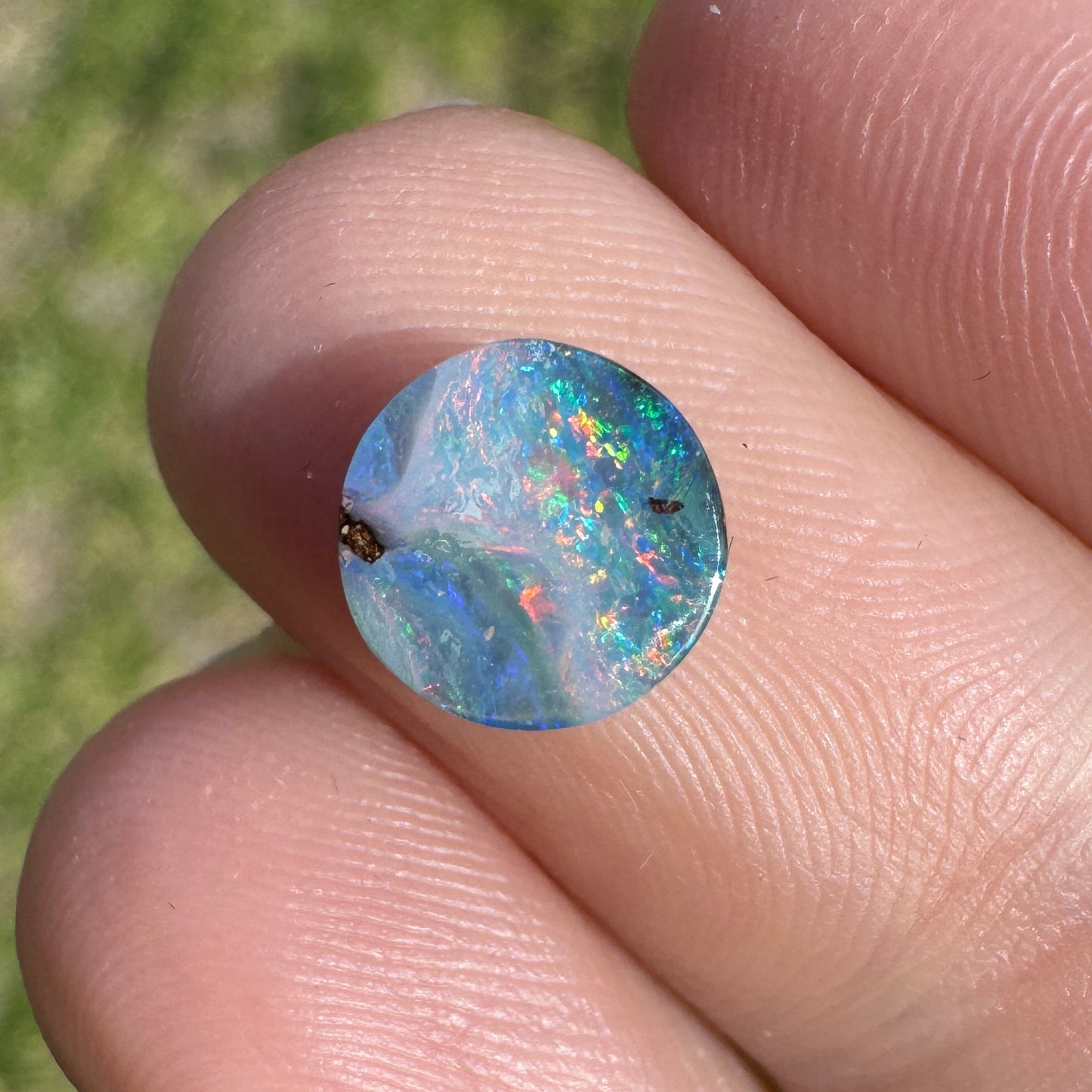 1.41 Ct small circle boulder opal