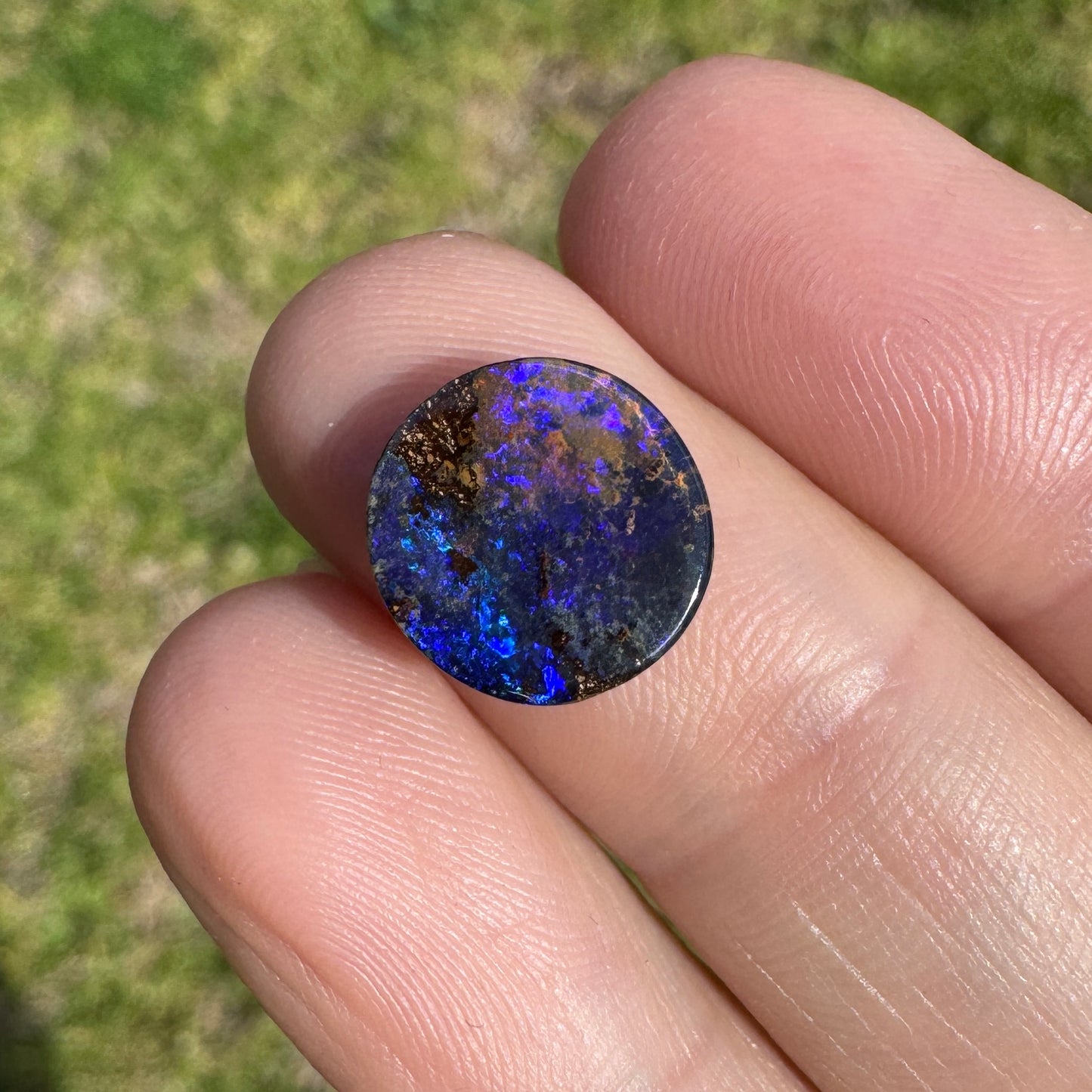 3.03 Ct purple circle bouder opal