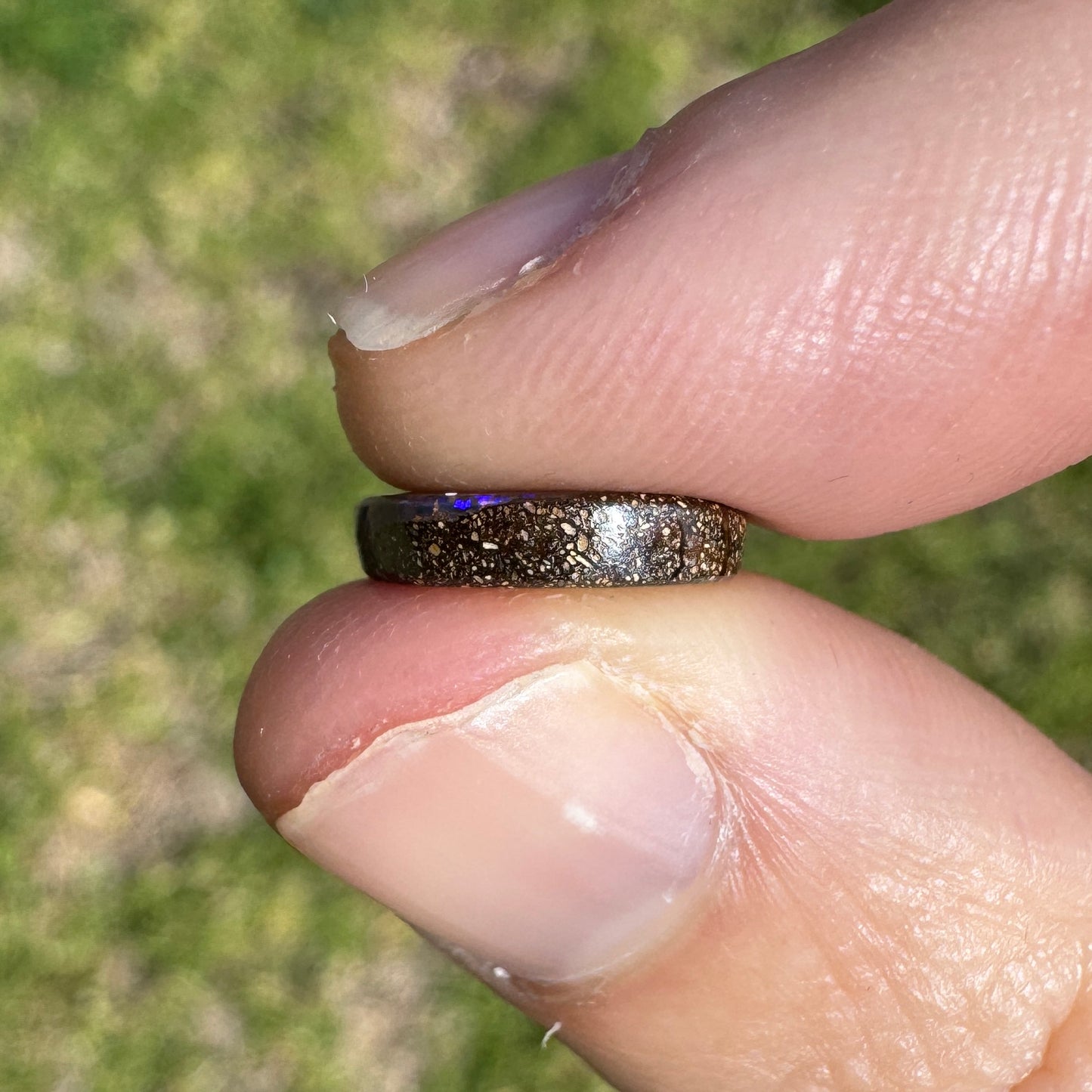 3.03 Ct purple circle bouder opal