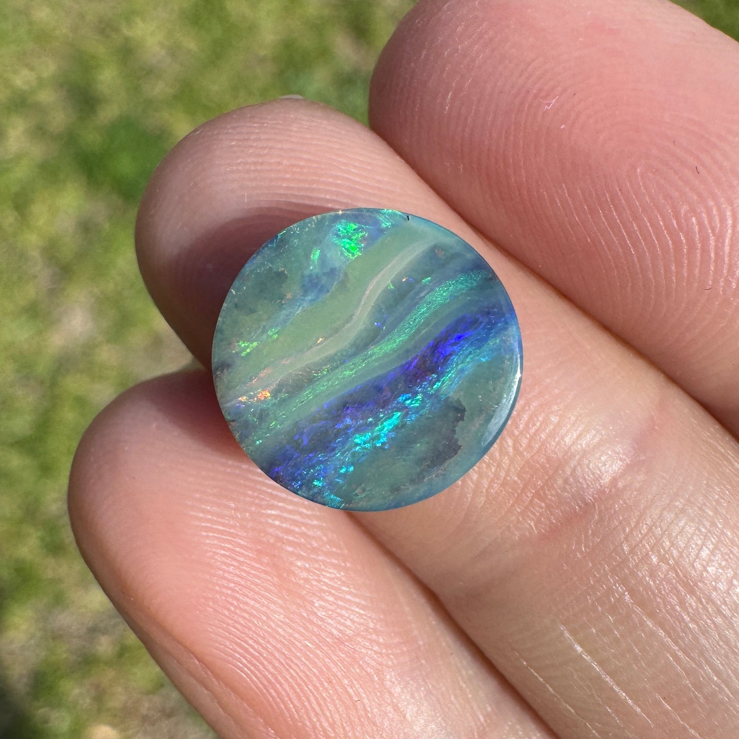4.56 Ct striped circle boulder opal