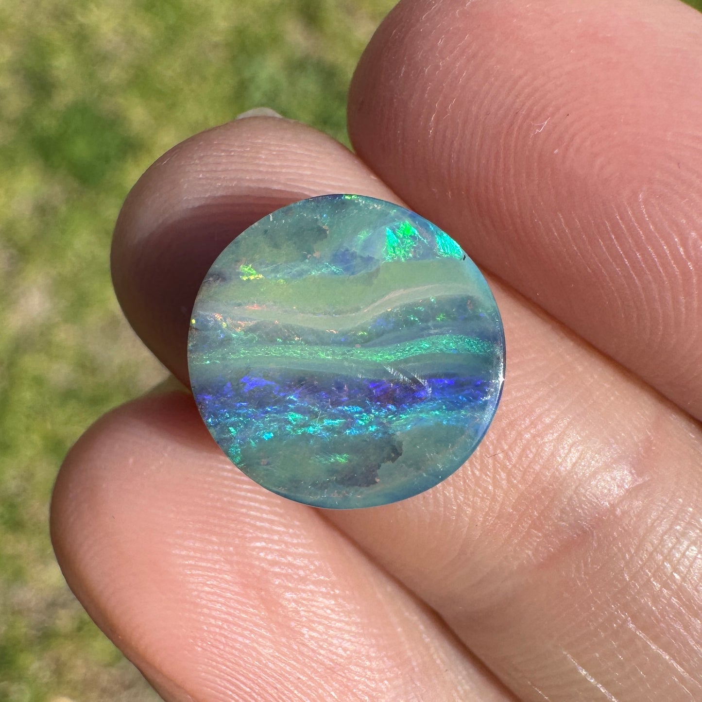 4.56 Ct striped circle boulder opal