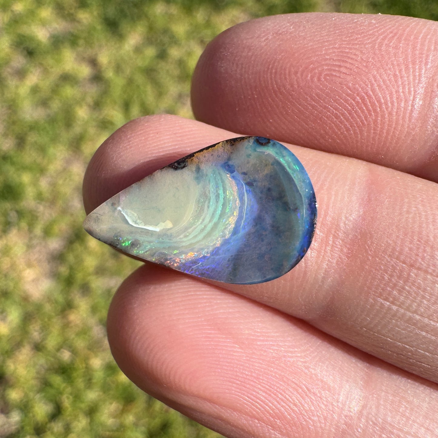 4.44 Ct teardrop boulder opal