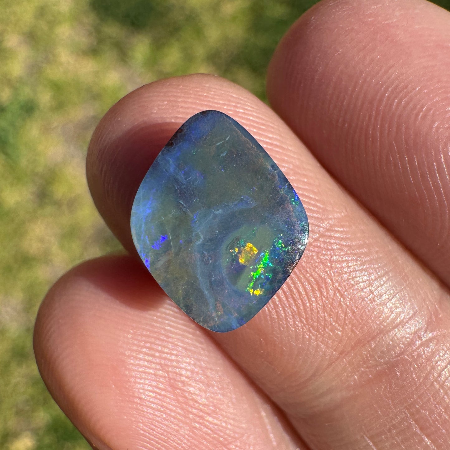 2.76 Ct small boulder opal