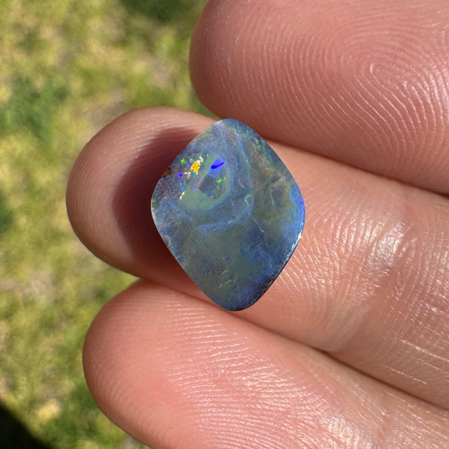 2.76 Ct small boulder opal