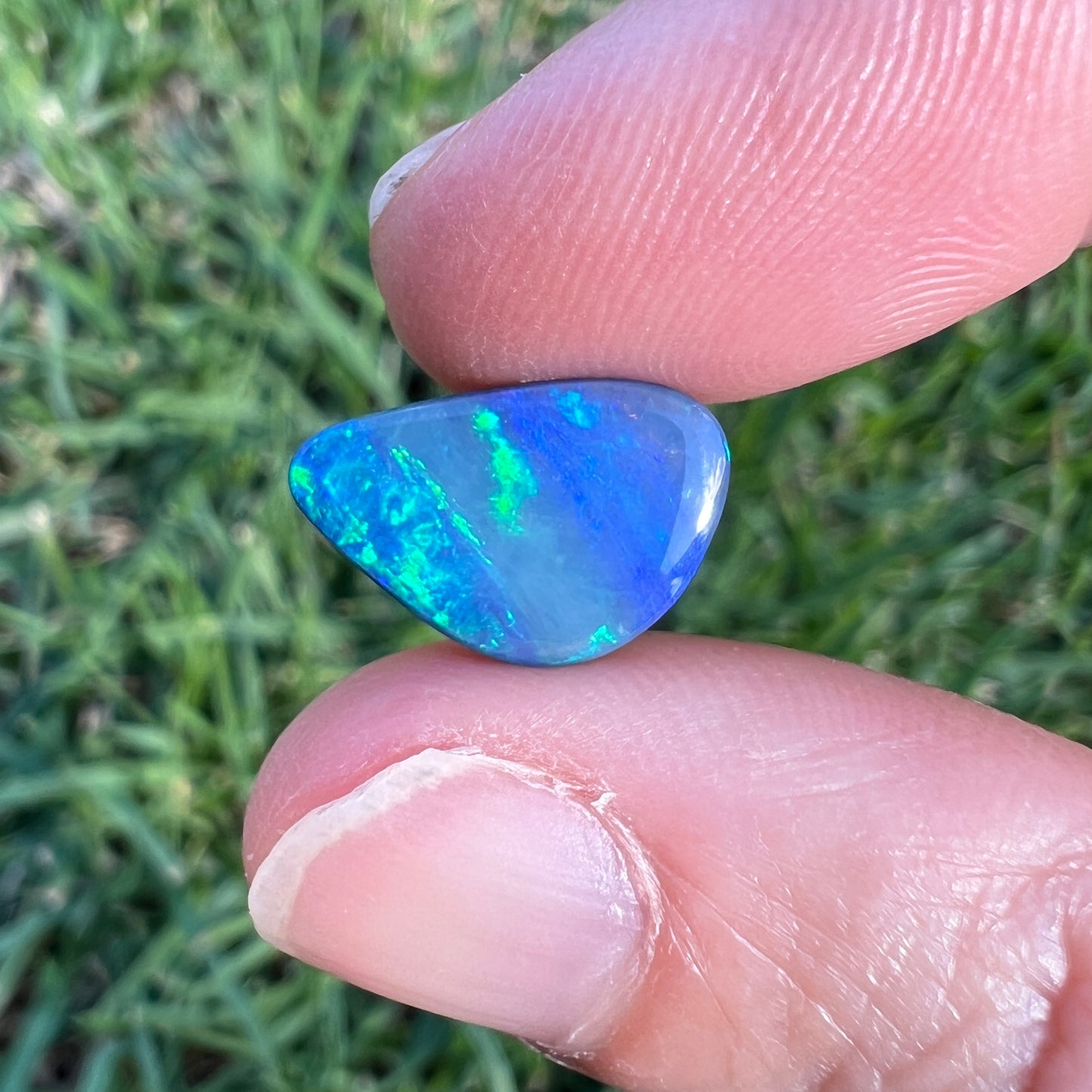 3.87 Ct green-blue boulder opal