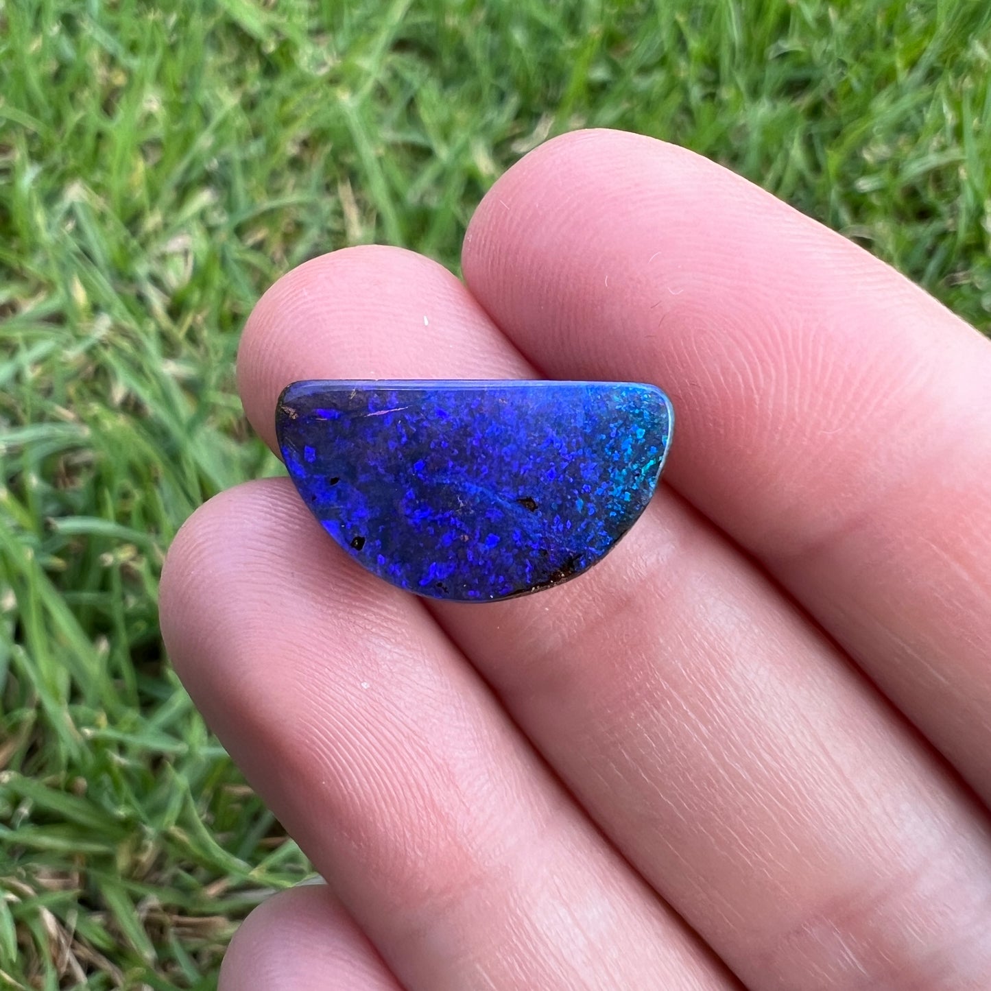 5.55 Ct purple boulder opal